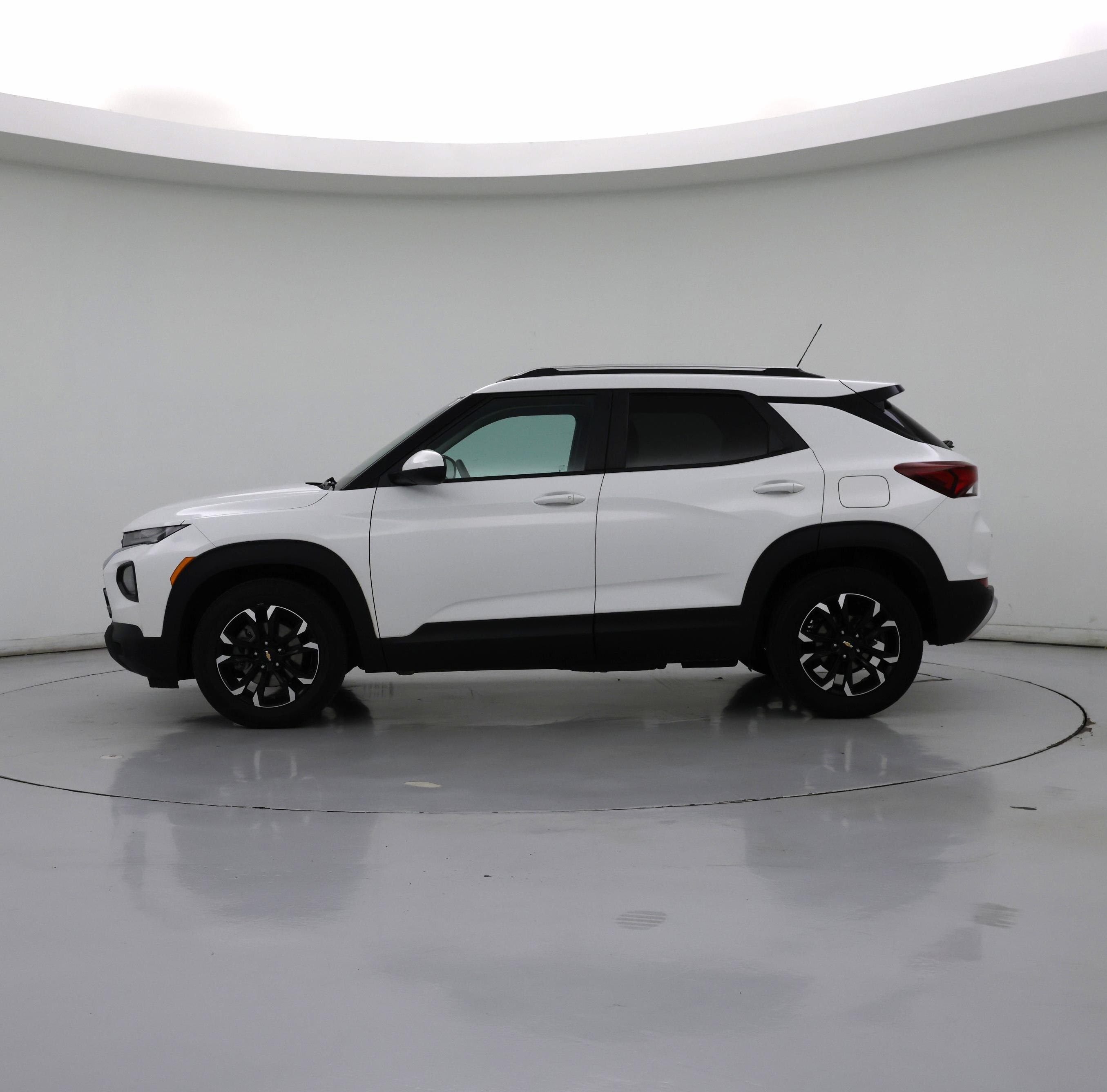 Thumbnail: 2023 Chevrolet TrailBlazer - 3