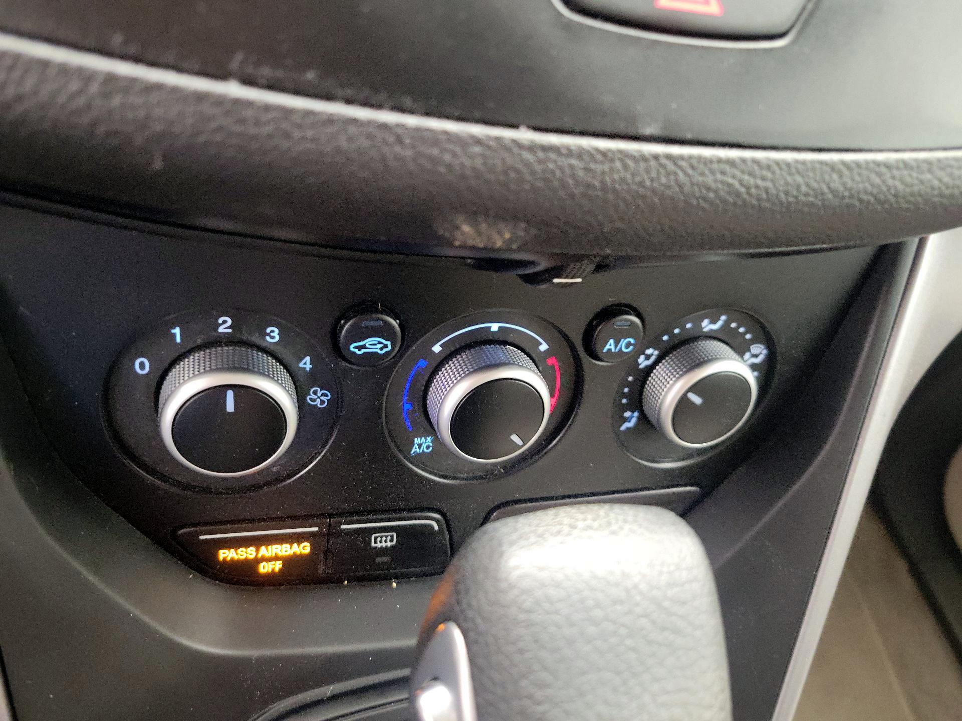 Thumbnail: 2015 Ford Escape - 16