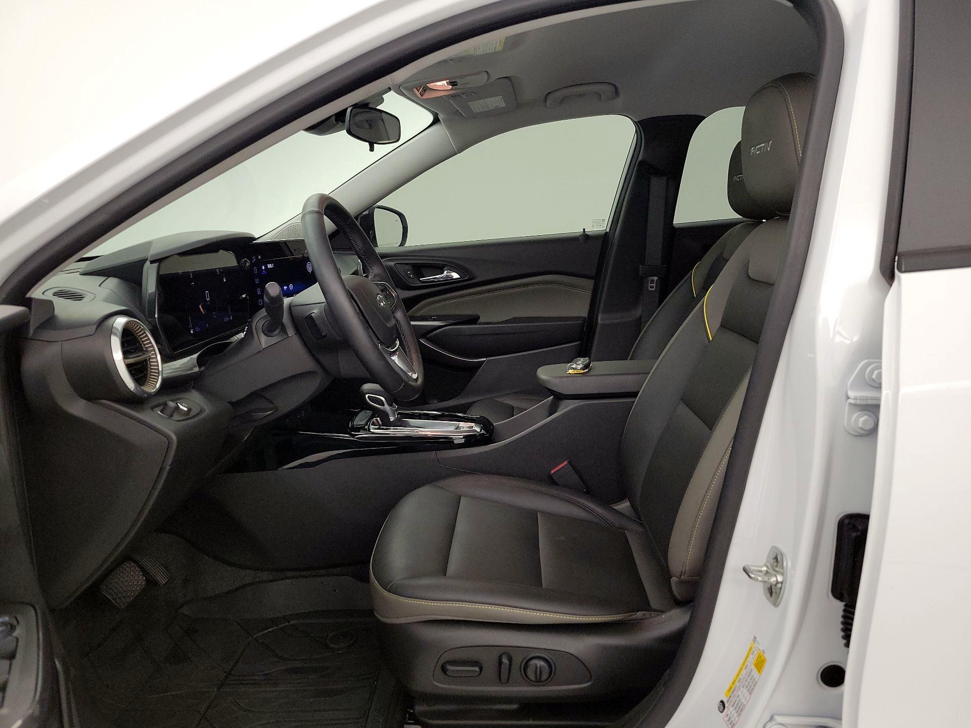 Thumbnail: 2025 Chevrolet Trax - 11