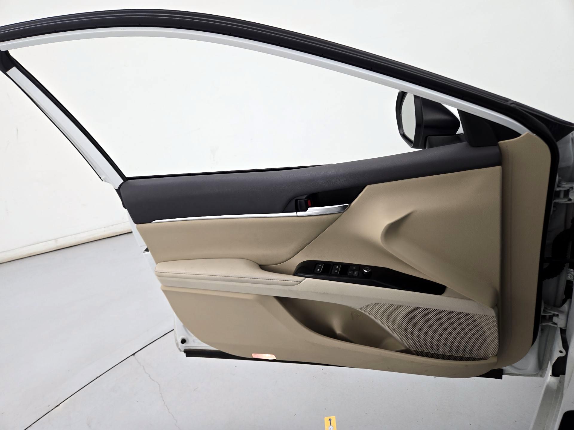 Thumbnail: 2020 Toyota Camry - 12