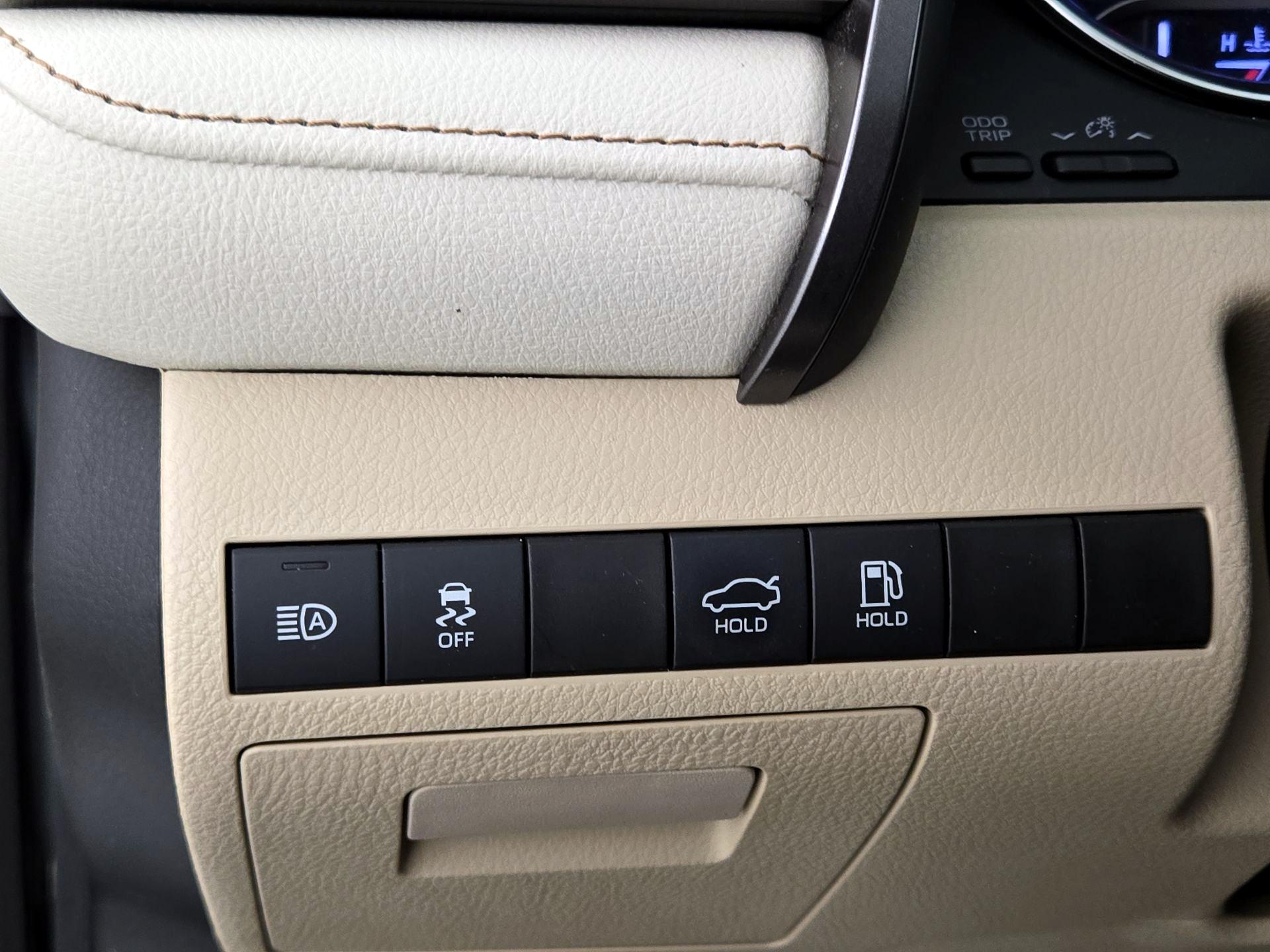 Thumbnail: 2020 Toyota Camry - 13