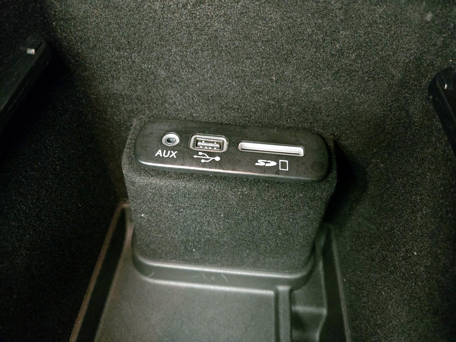 Thumbnail: 2016 Dodge Charger - 17