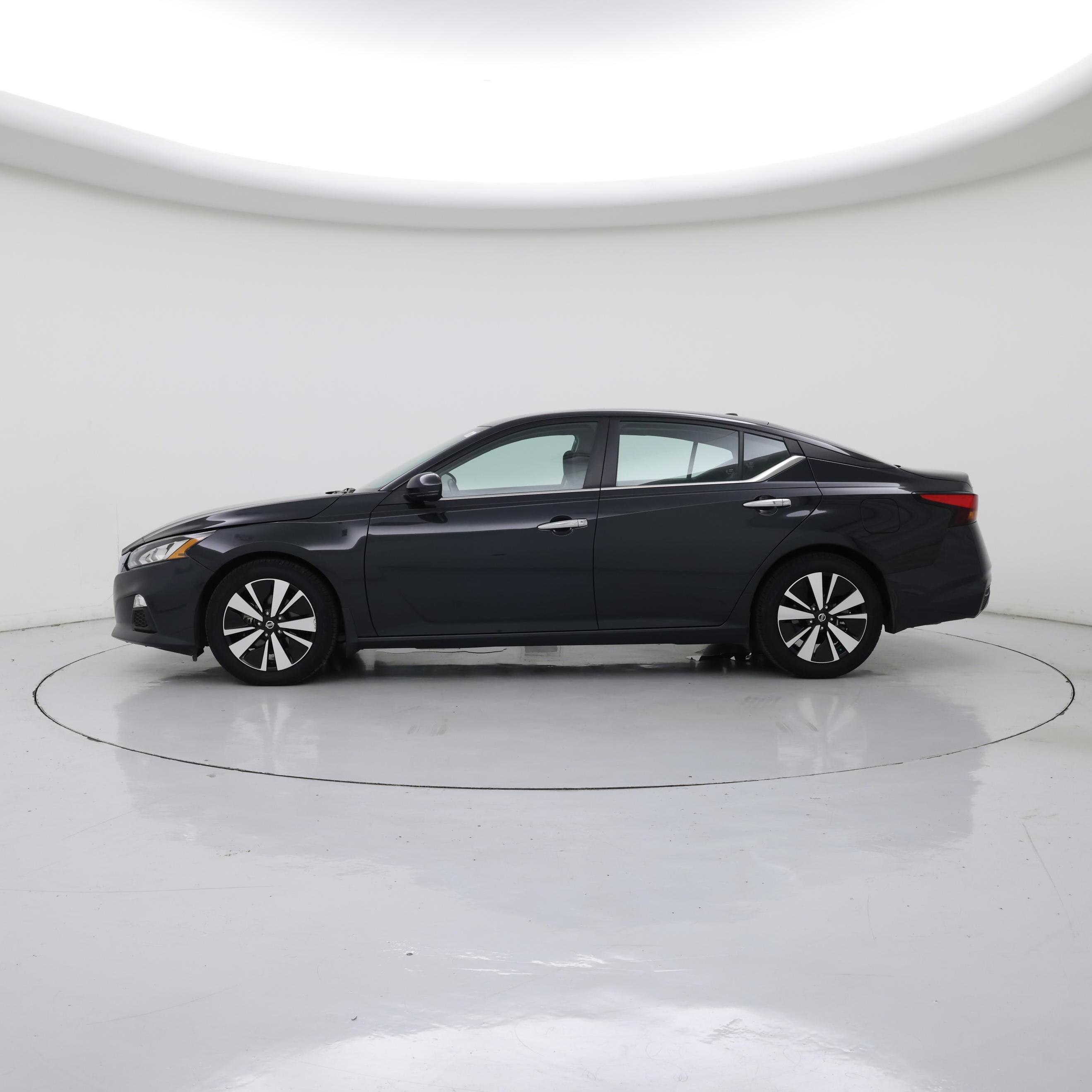 Thumbnail: 2022 Nissan Altima - 3