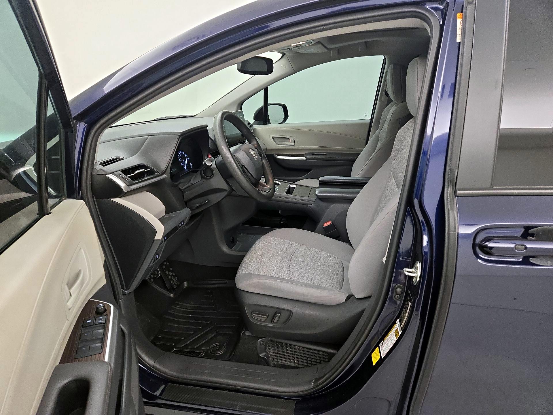 Thumbnail: 2022 Toyota Sienna - 11
