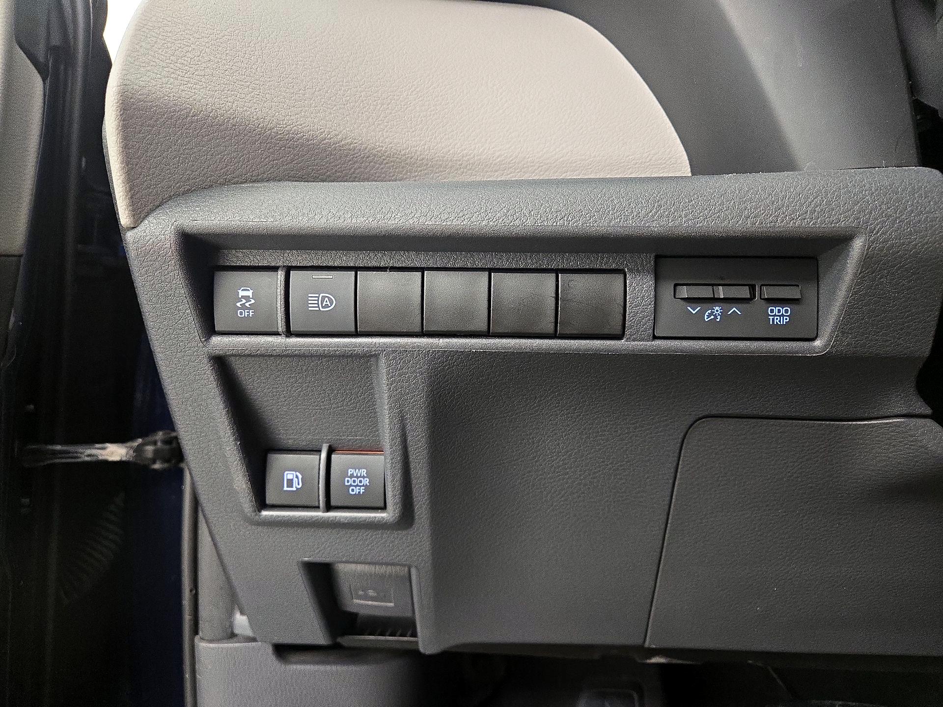 Thumbnail: 2022 Toyota Sienna - 13