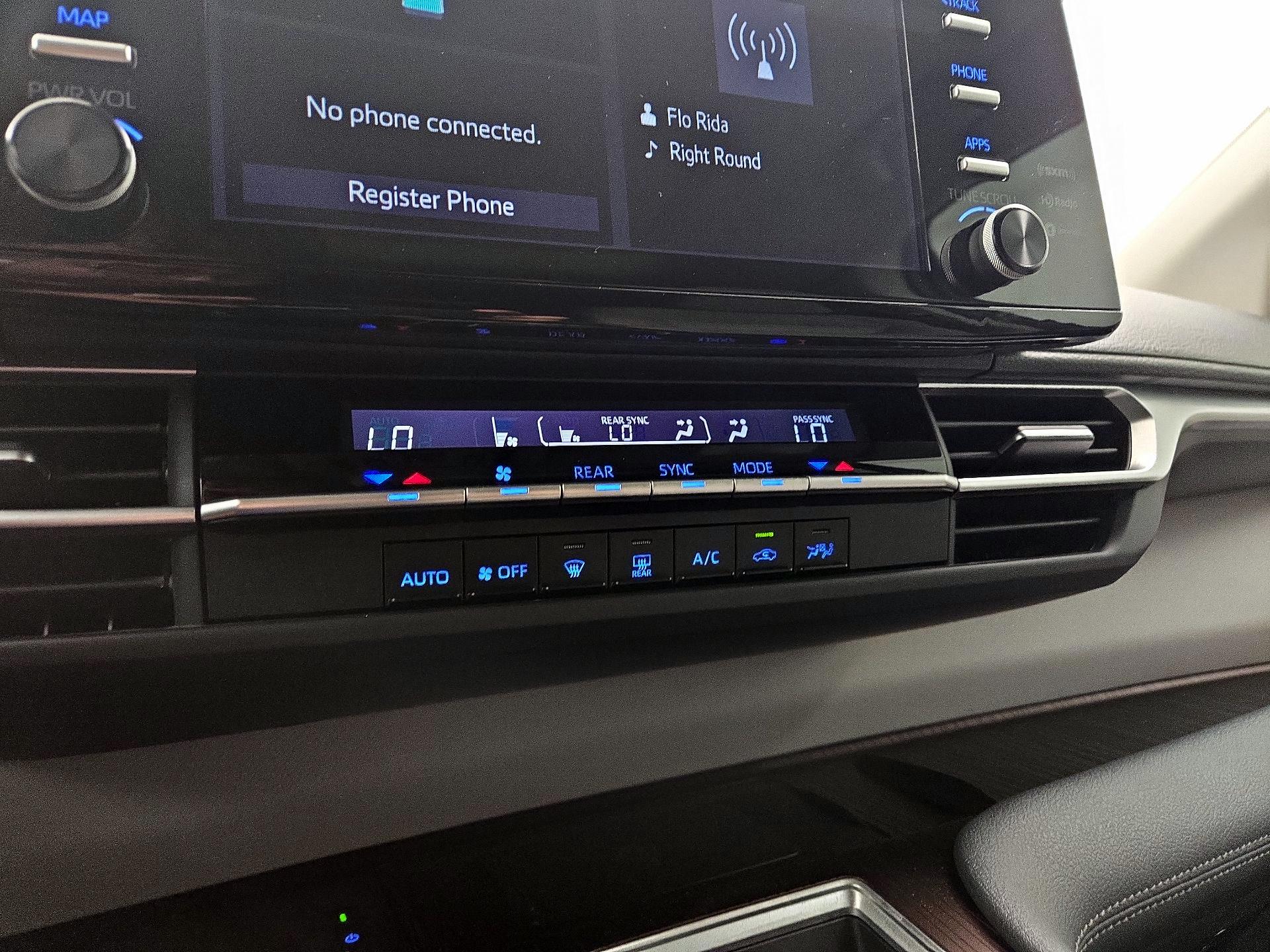 Thumbnail: 2022 Toyota Sienna - 16