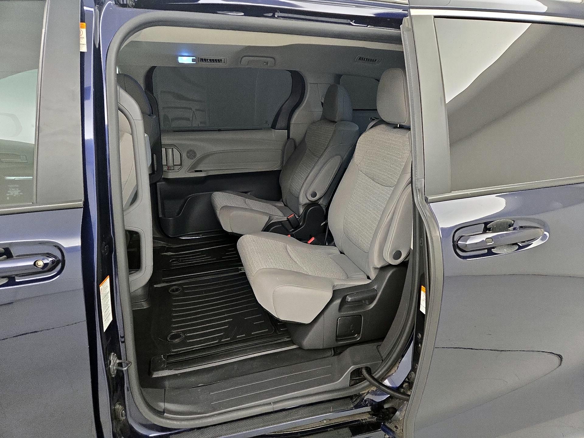 Thumbnail: 2022 Toyota Sienna - 20