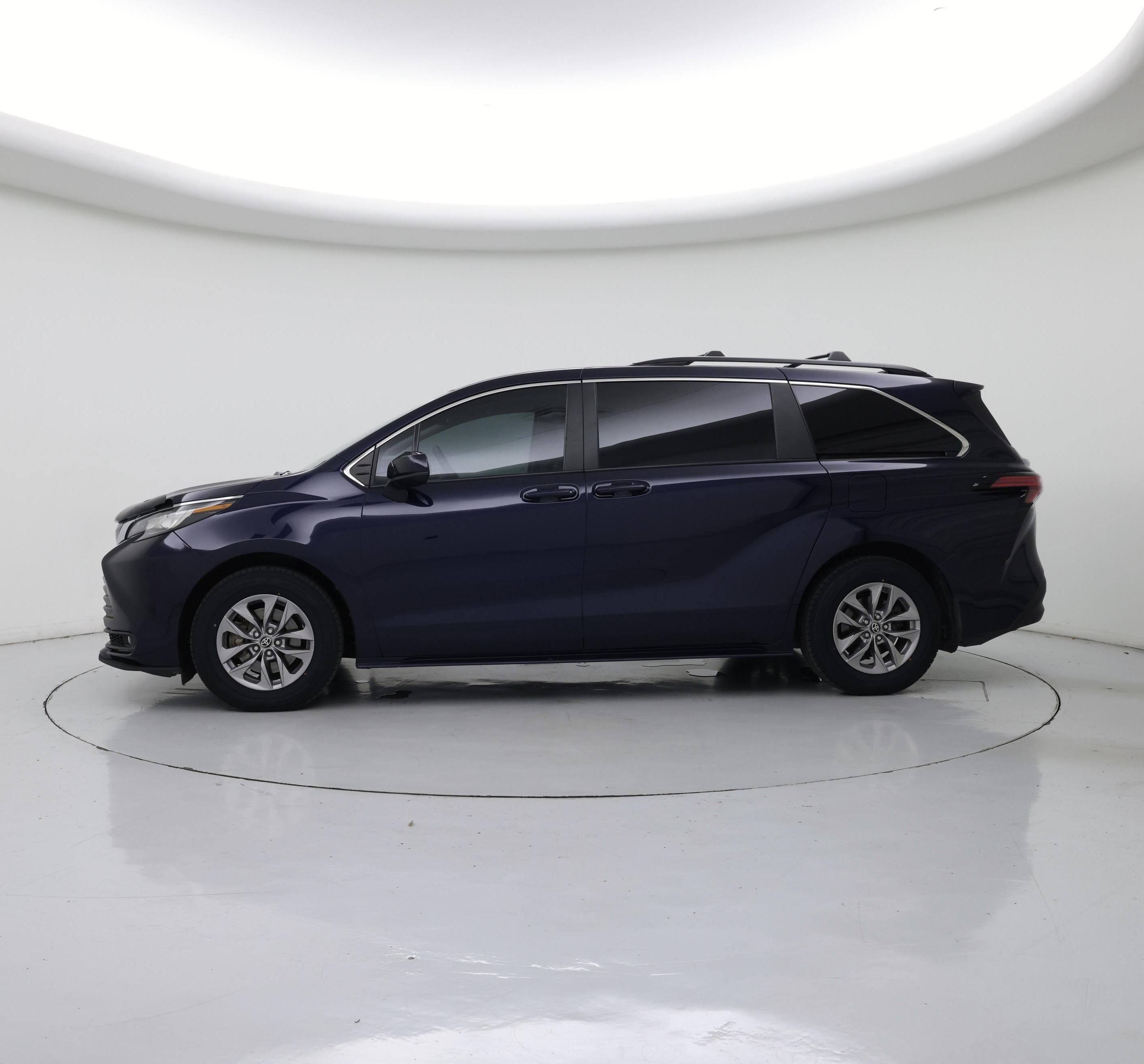Thumbnail: 2022 Toyota Sienna - 3