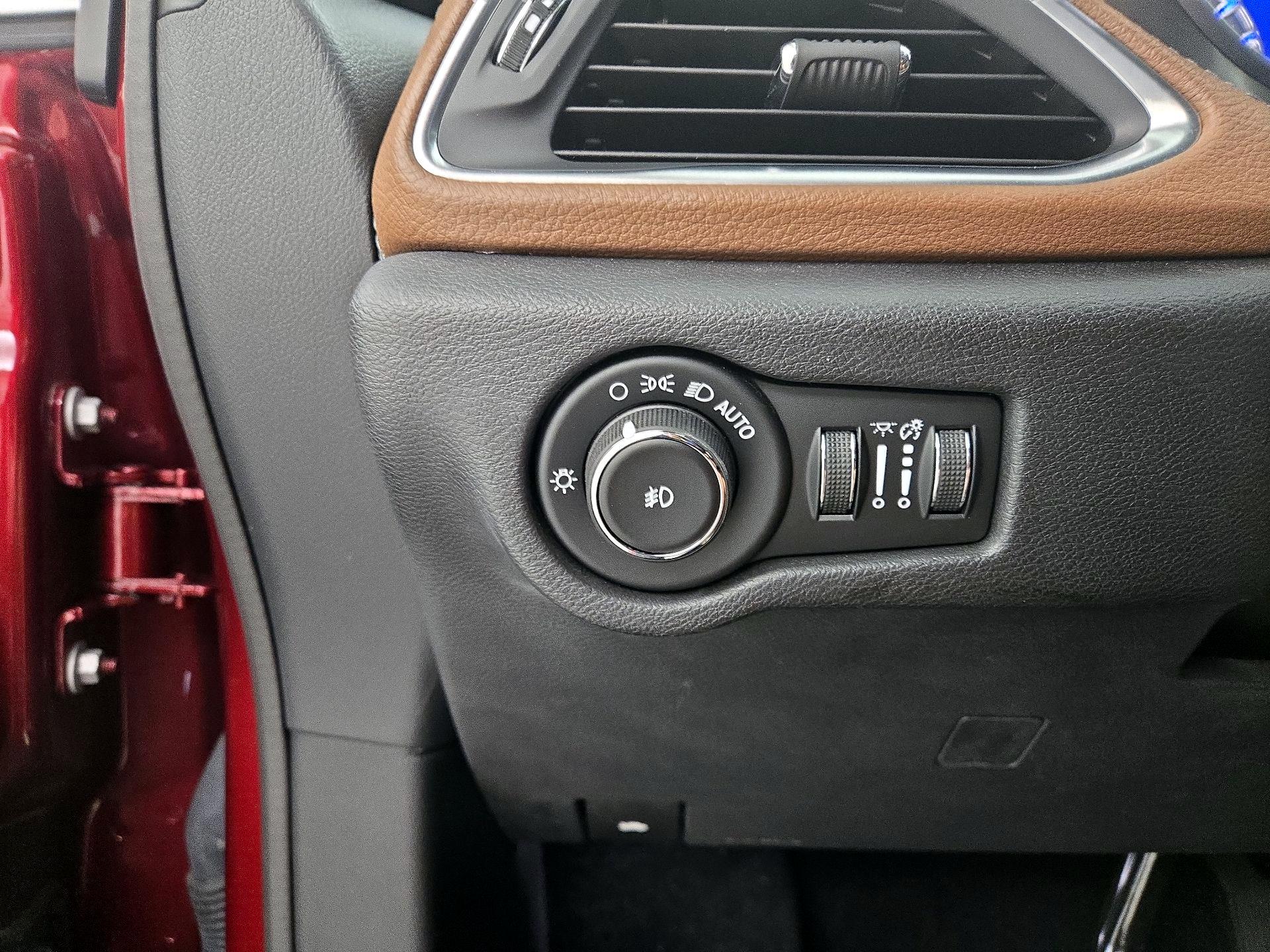 Thumbnail: 2019 Chrysler Pacifica - 13