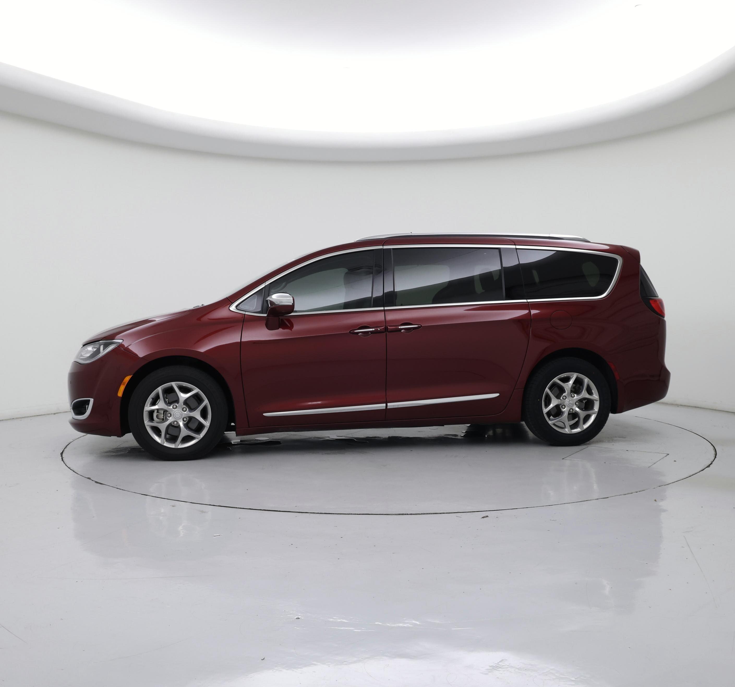 Thumbnail: 2019 Chrysler Pacifica - 3