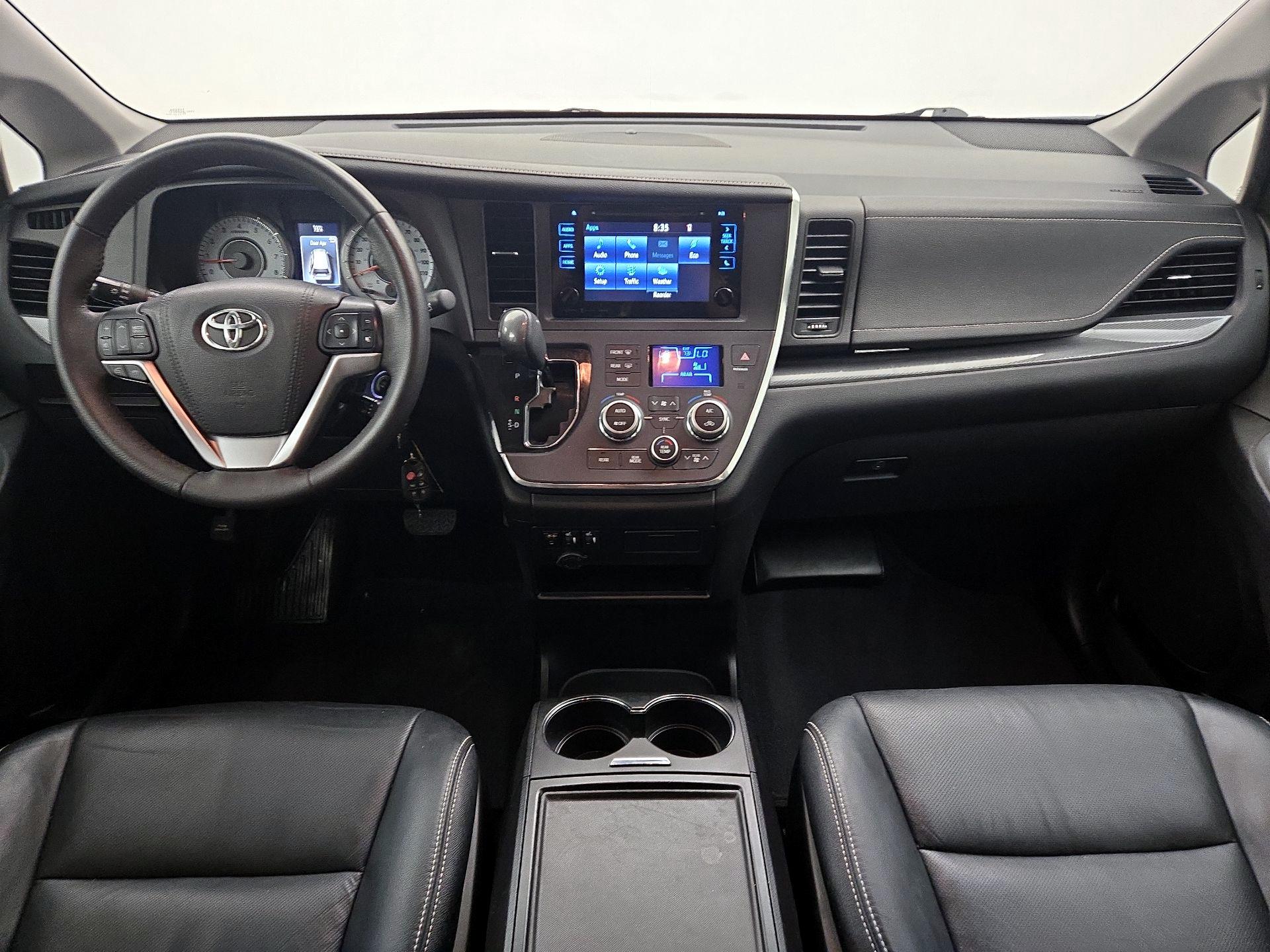 Thumbnail: 2017 Toyota Sienna - 9