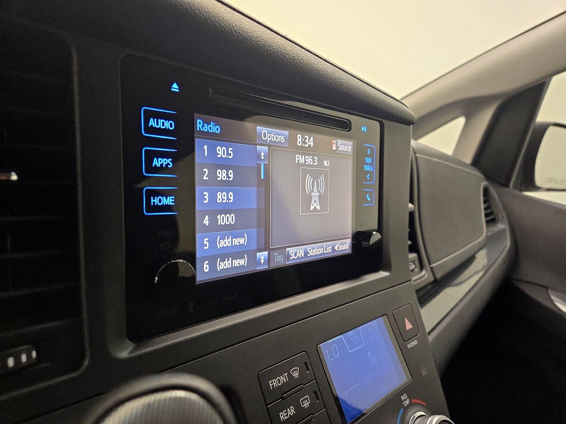 Thumbnail: 2017 Toyota Sienna - 15