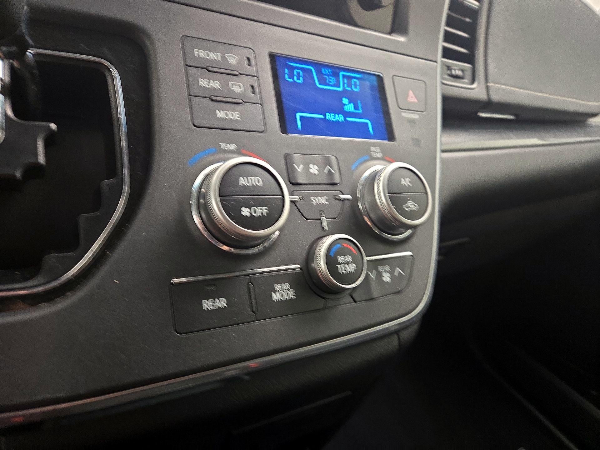 Thumbnail: 2017 Toyota Sienna - 16