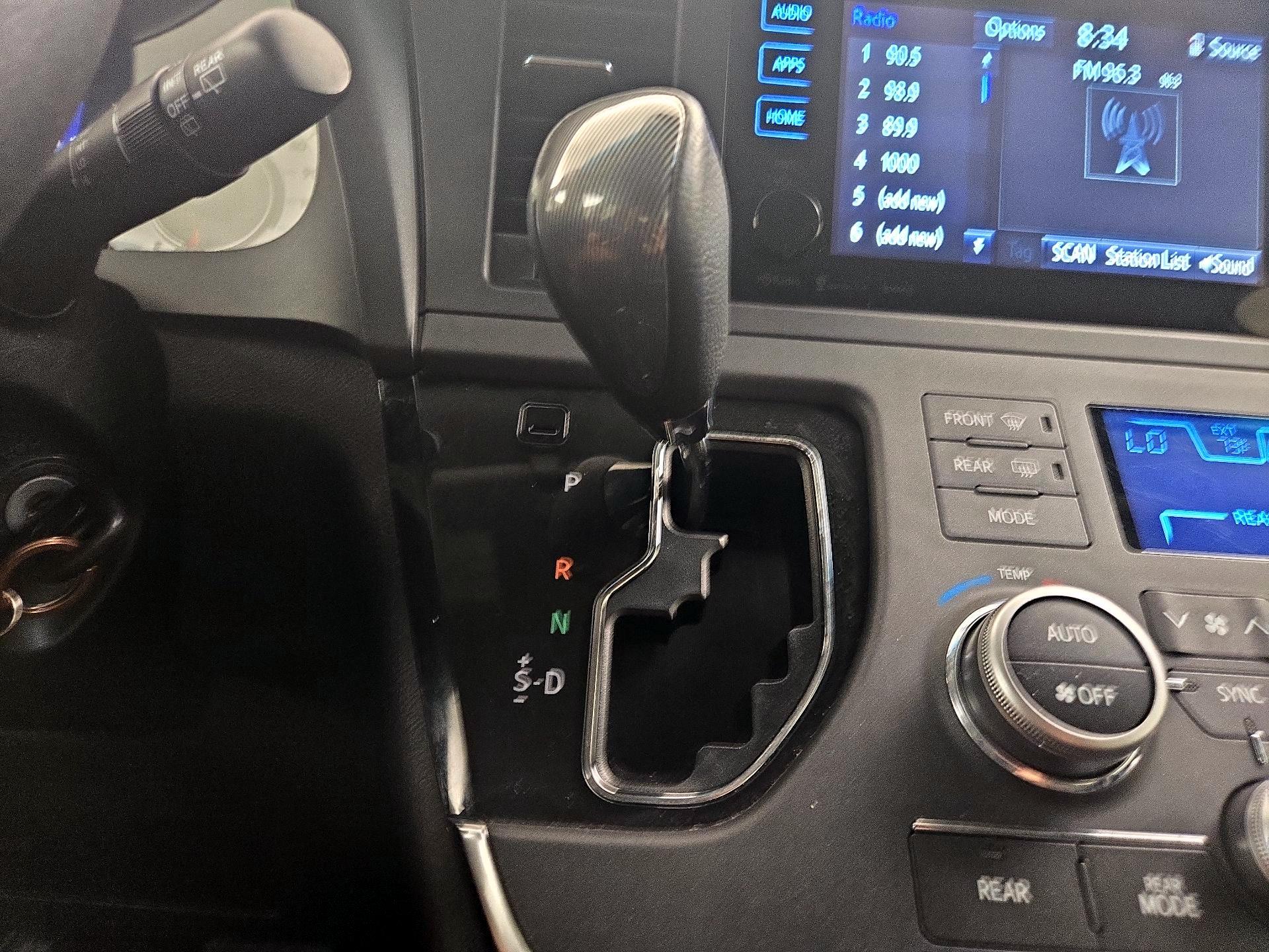 Thumbnail: 2017 Toyota Sienna - 17