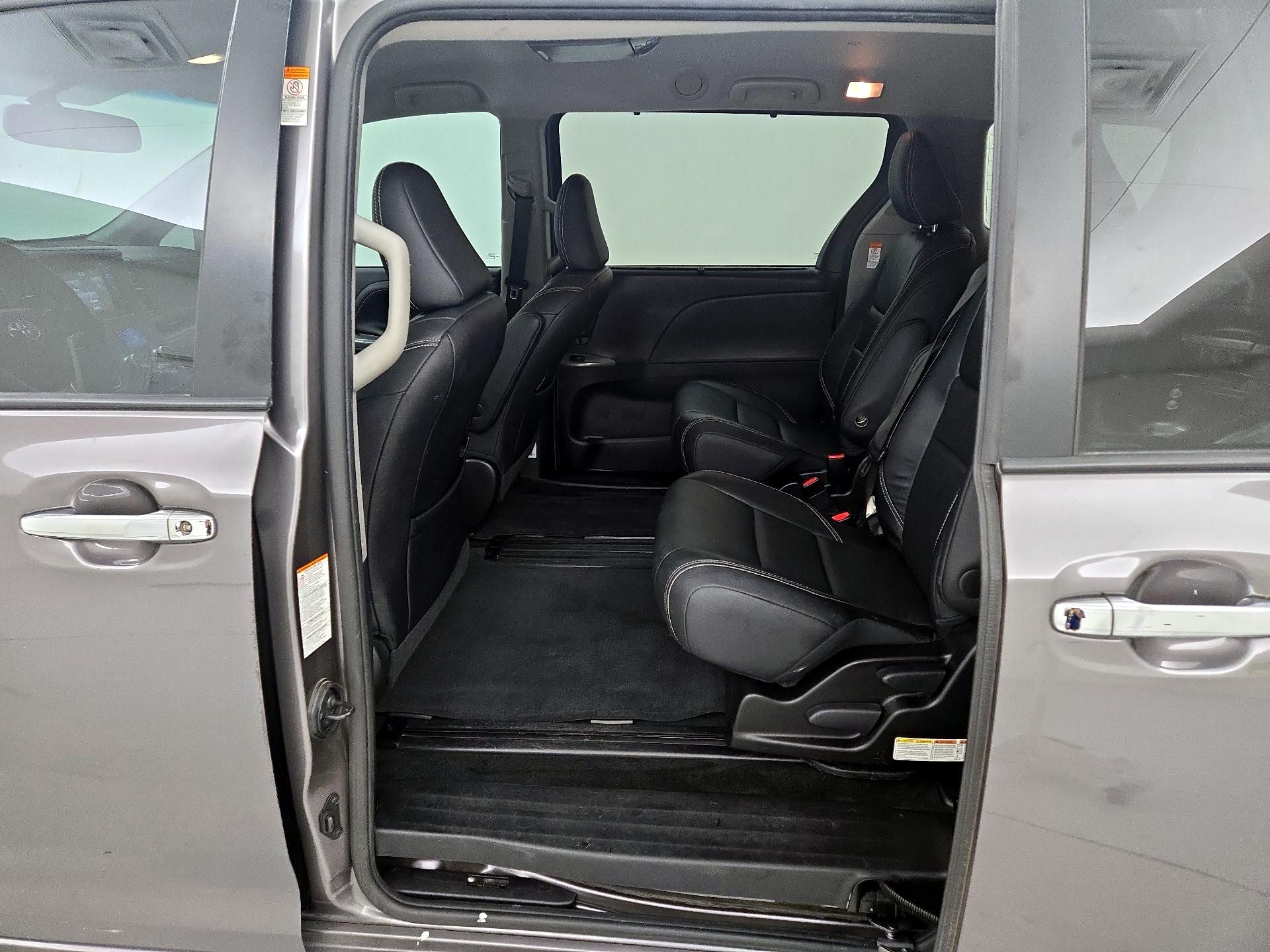 Thumbnail: 2017 Toyota Sienna - 19