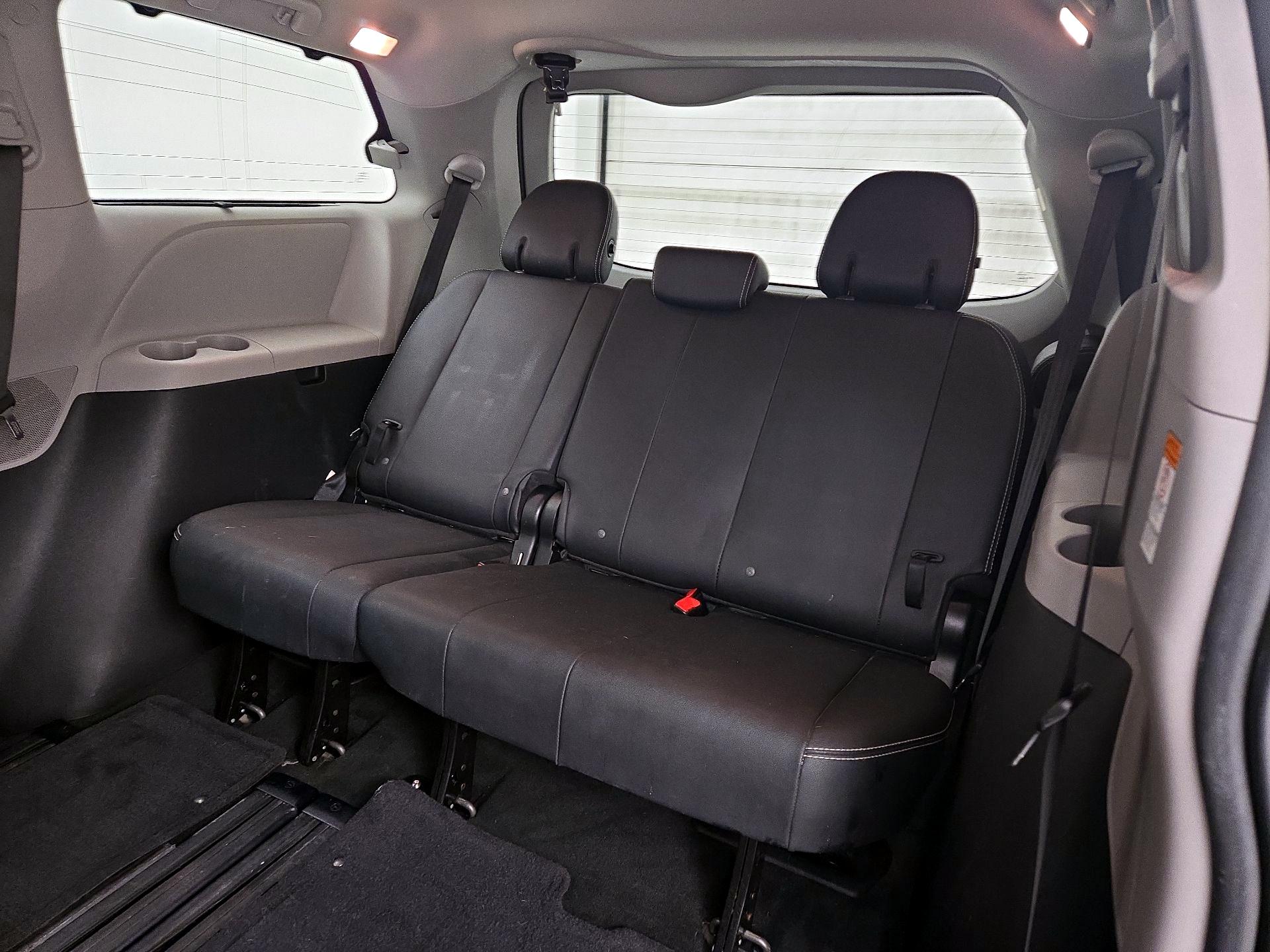 Thumbnail: 2017 Toyota Sienna - 20