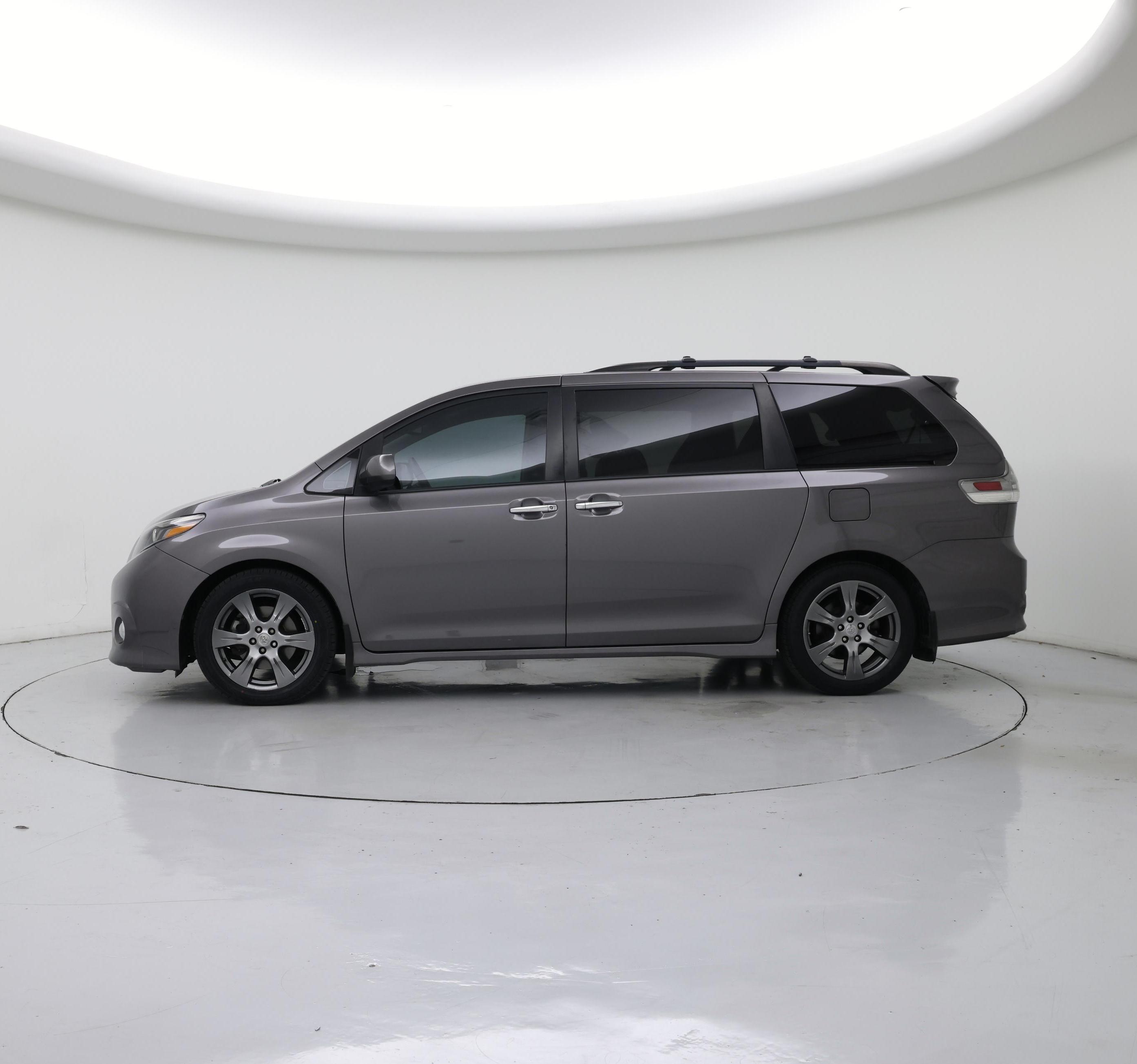 Thumbnail: 2017 Toyota Sienna - 3