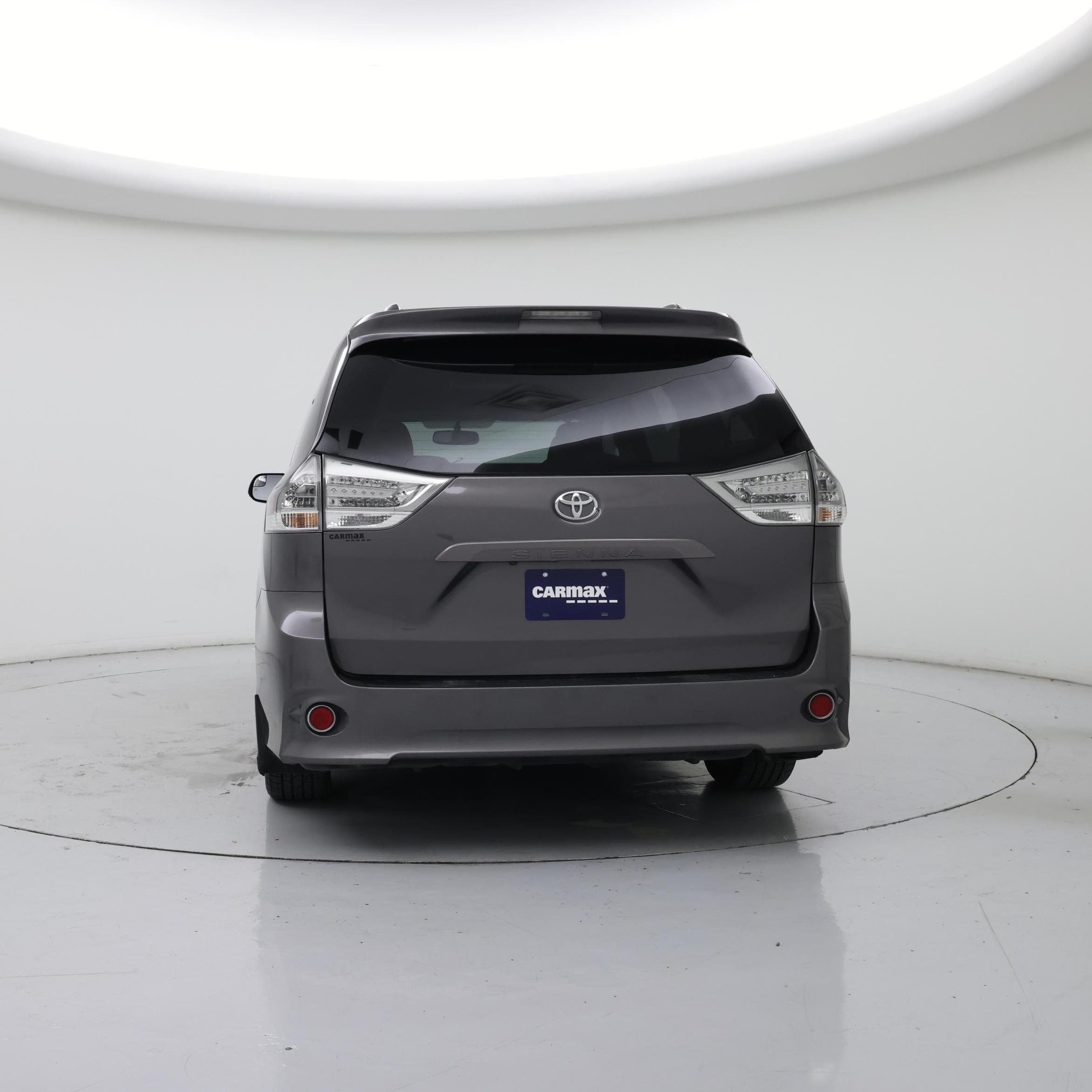 Thumbnail: 2017 Toyota Sienna - 6