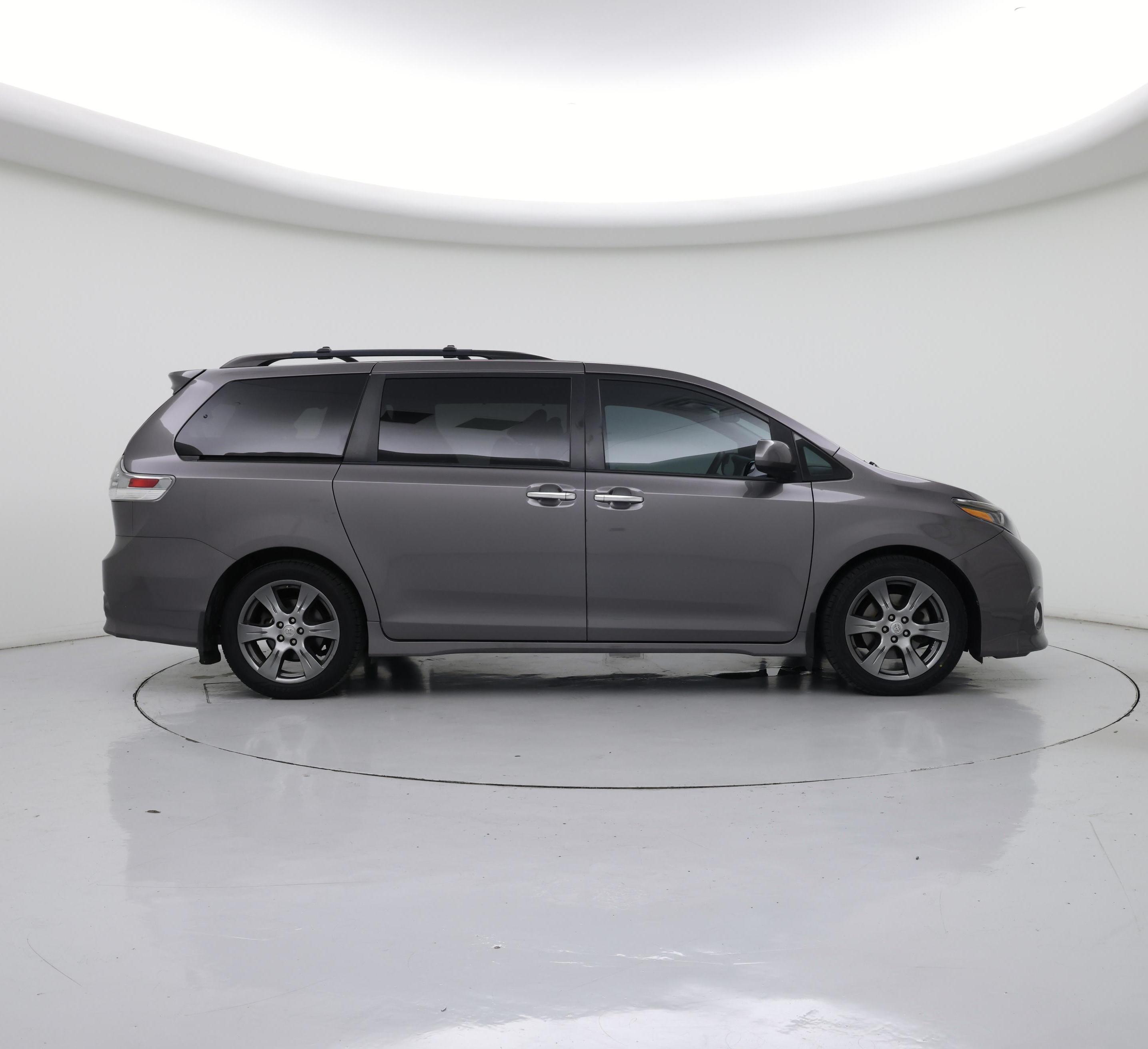 Thumbnail: 2017 Toyota Sienna - 7