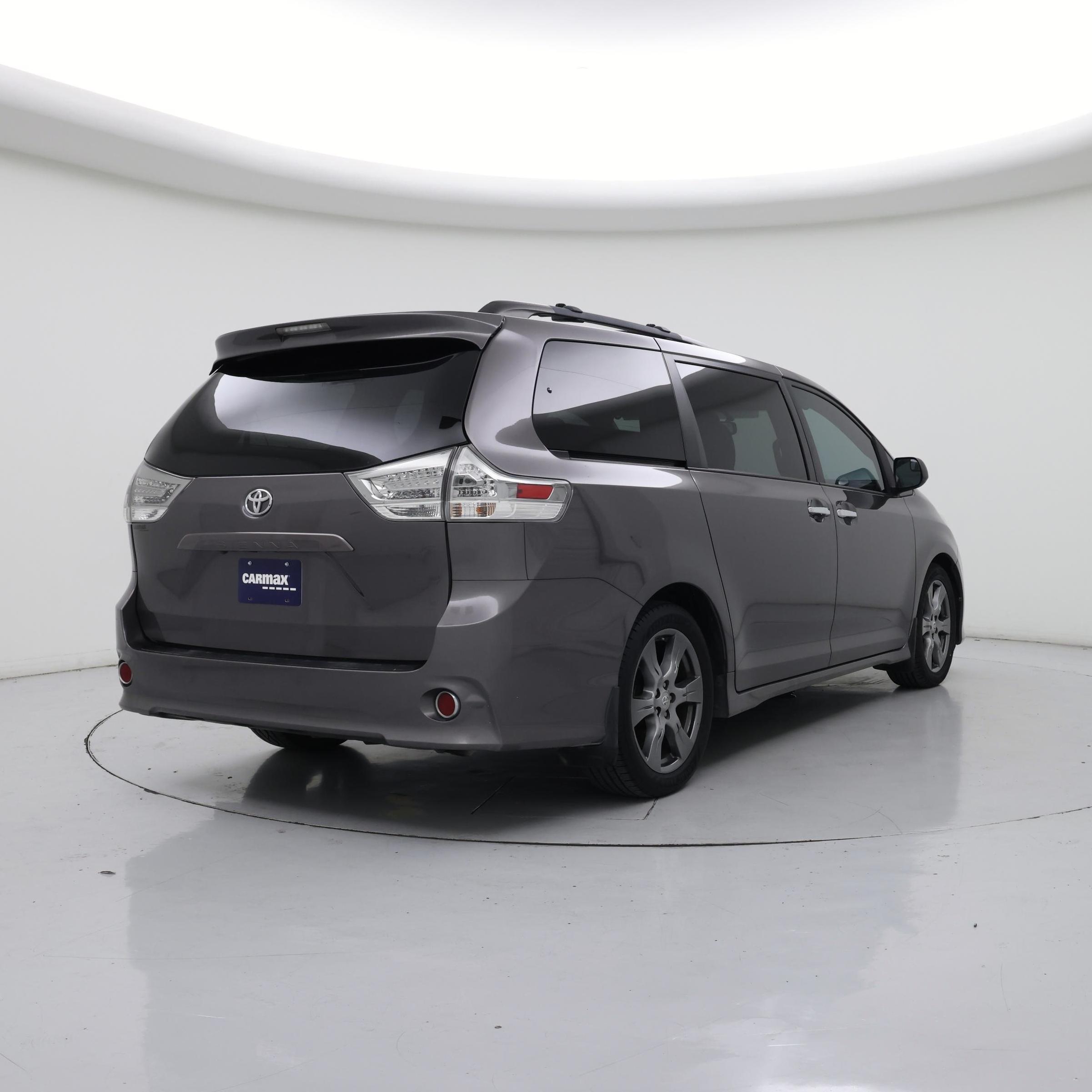 Thumbnail: 2017 Toyota Sienna - 8
