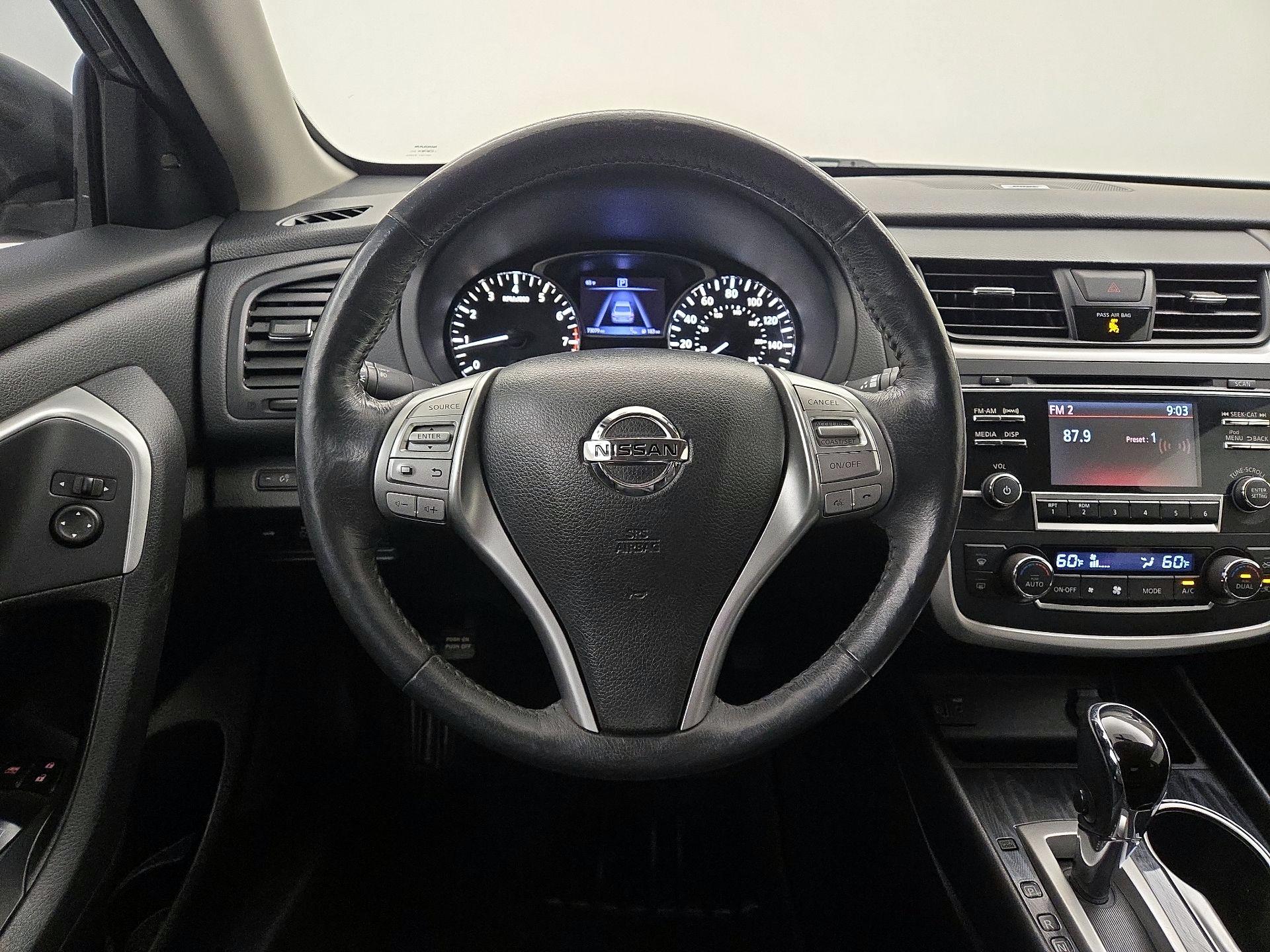 Thumbnail: 2017 Nissan Altima - 10
