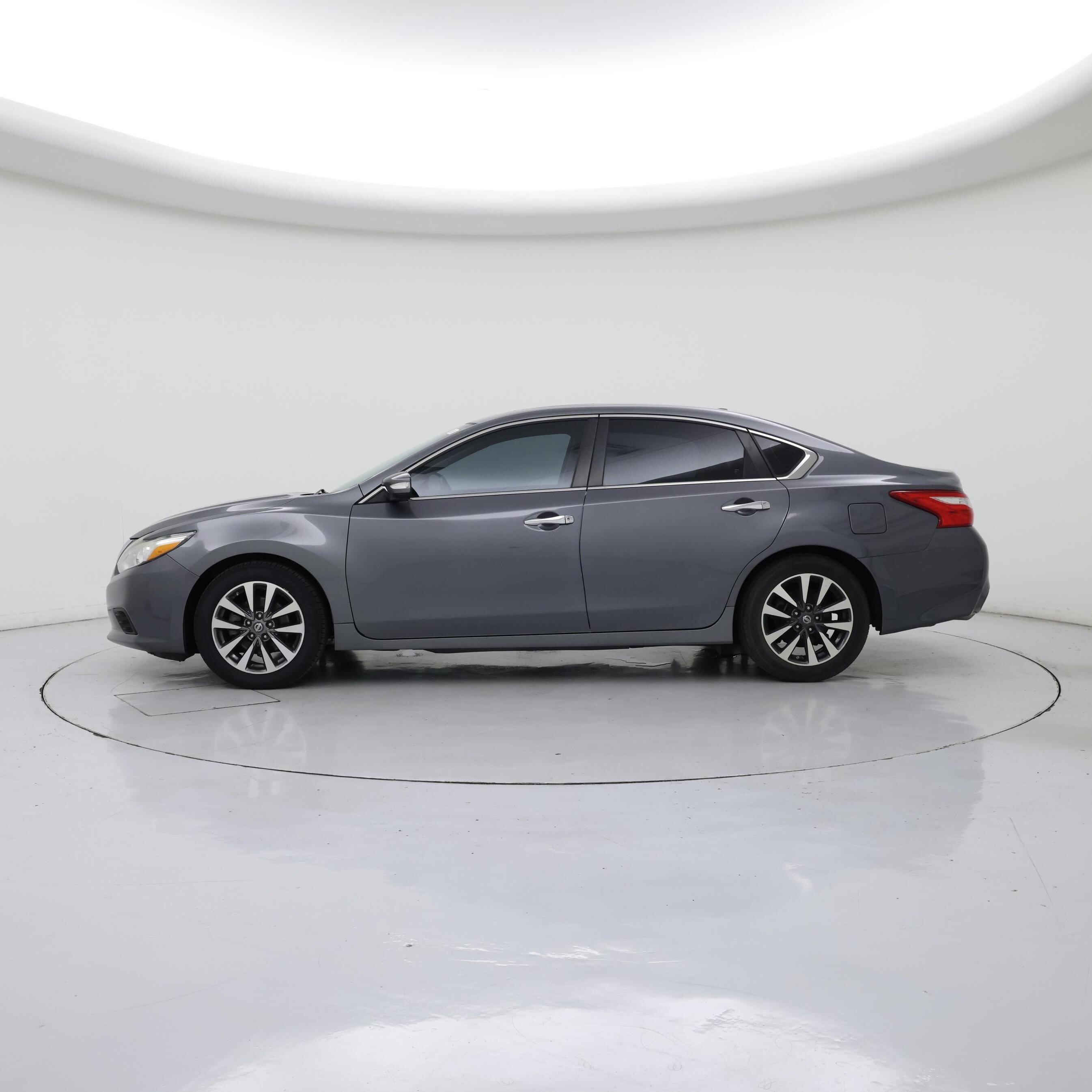 Thumbnail: 2017 Nissan Altima - 3