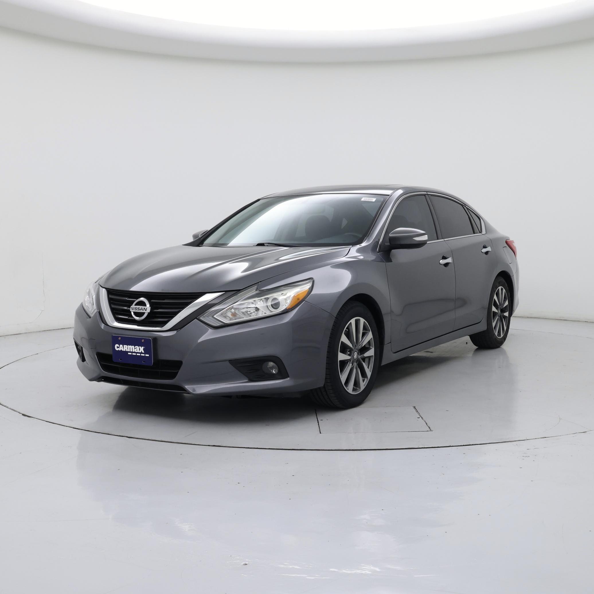 Thumbnail: 2017 Nissan Altima - 4