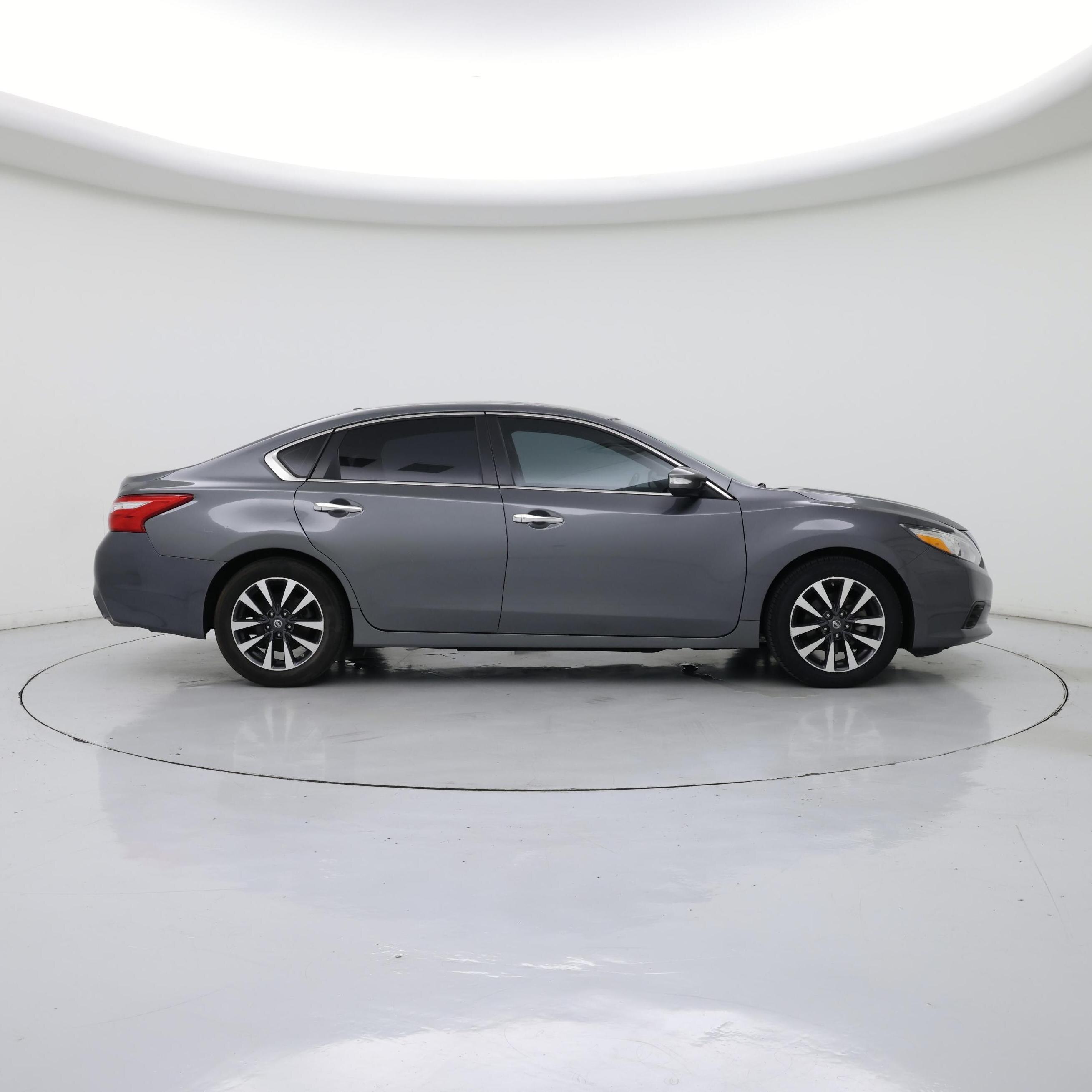 Thumbnail: 2017 Nissan Altima - 7