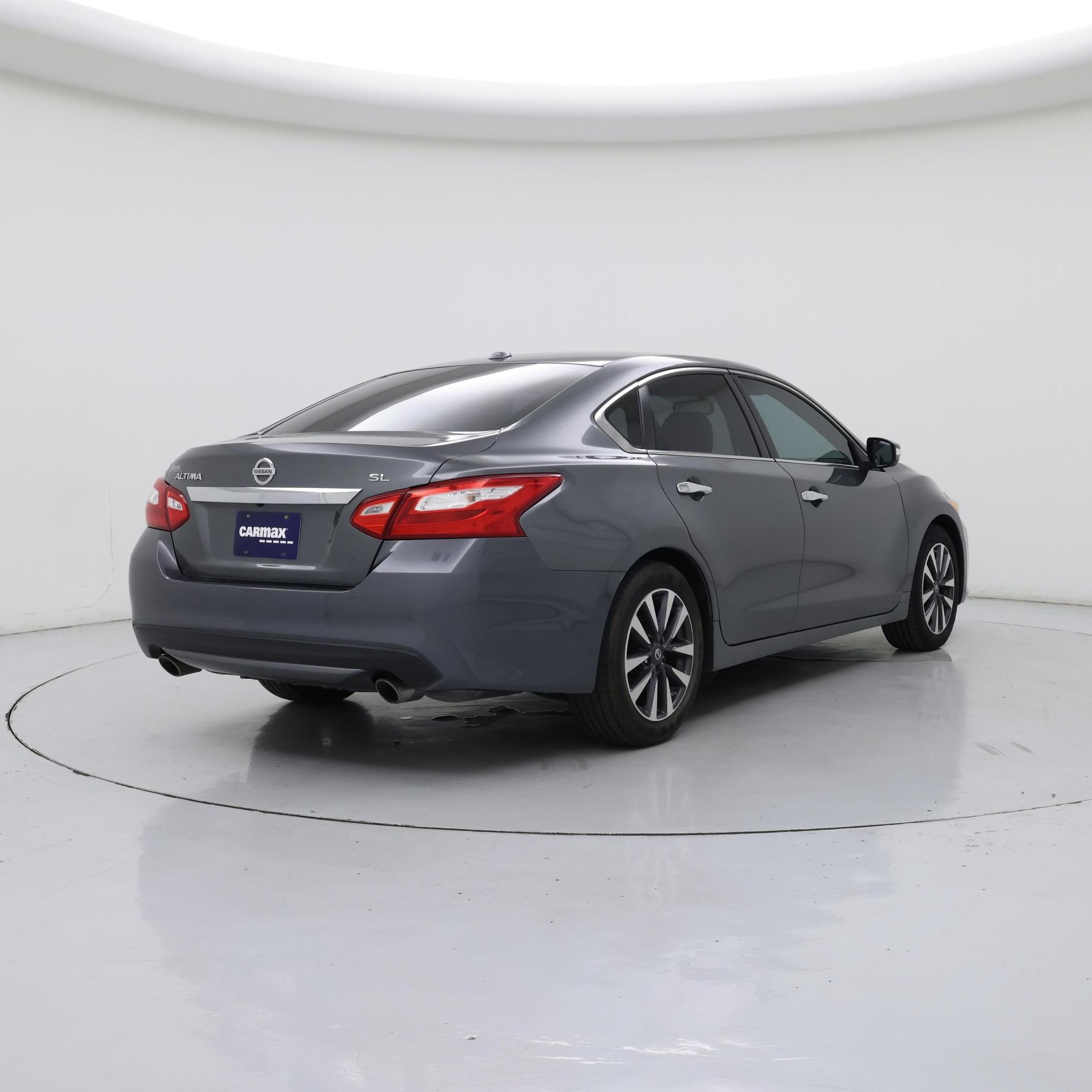 Thumbnail: 2017 Nissan Altima - 8