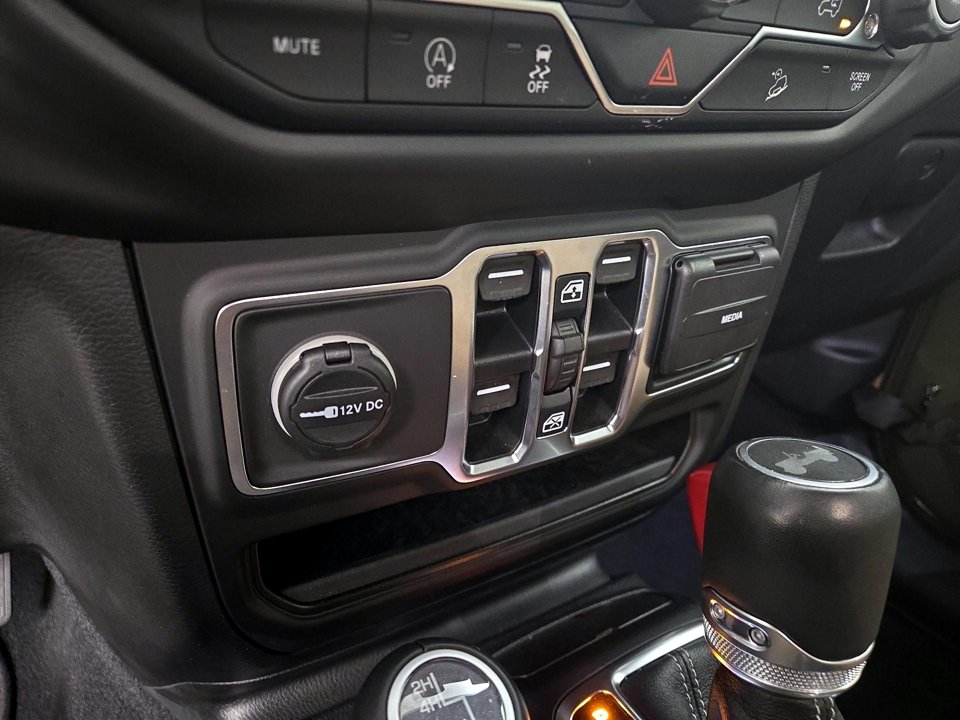 Thumbnail: 2021 Jeep Wrangler - 18