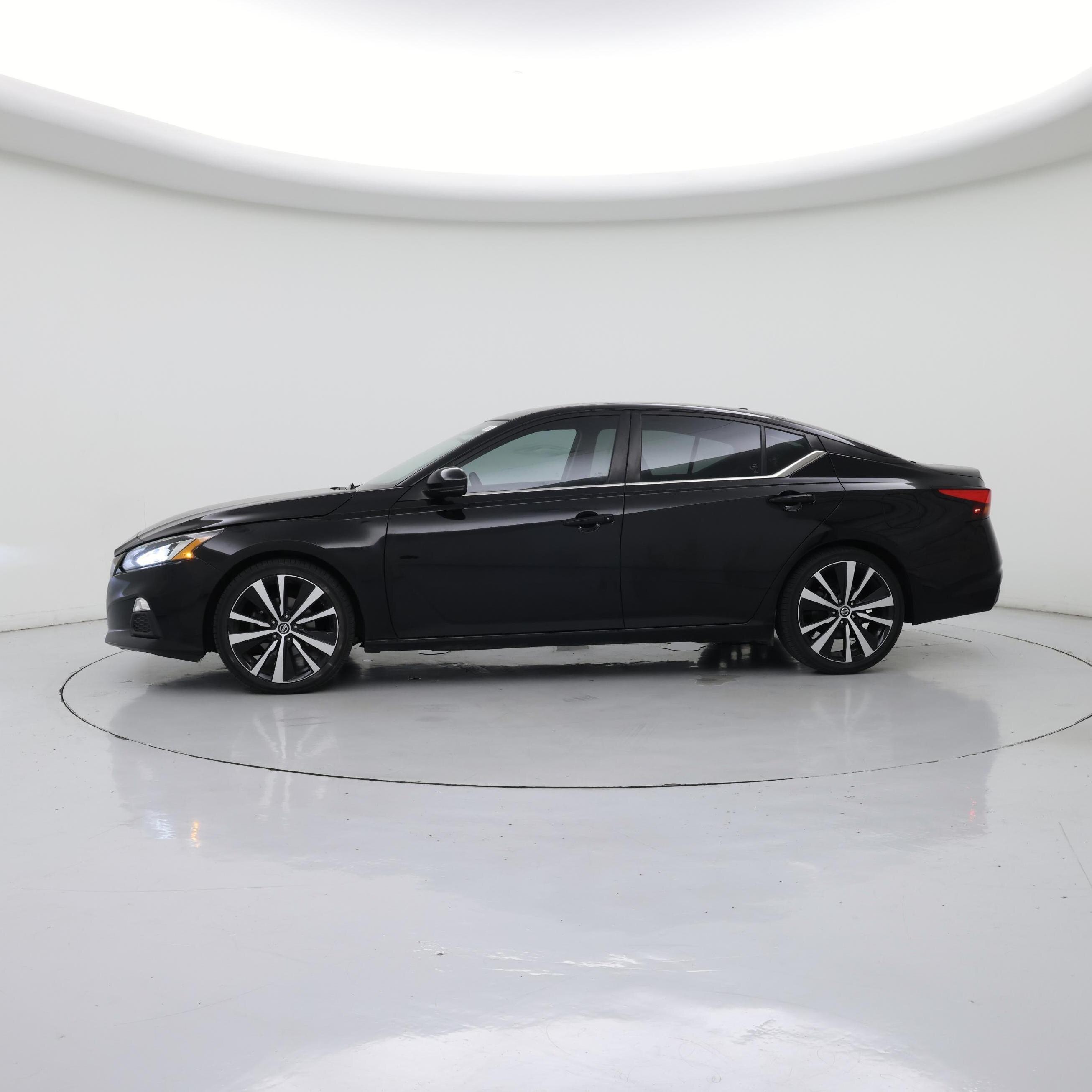 Thumbnail: 2020 Nissan Altima - 3
