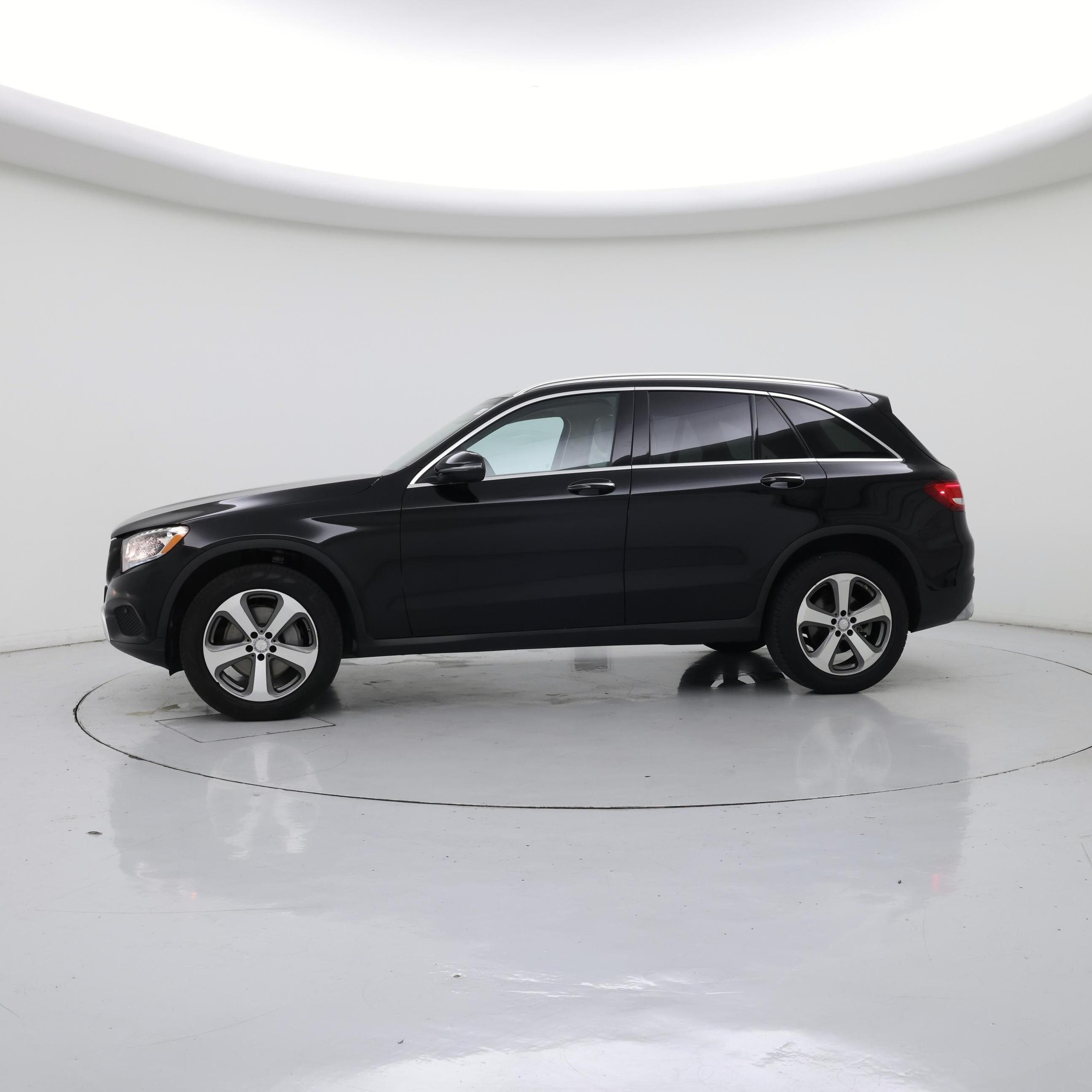 Thumbnail: 2016 Mercedes-Benz GLC - 3