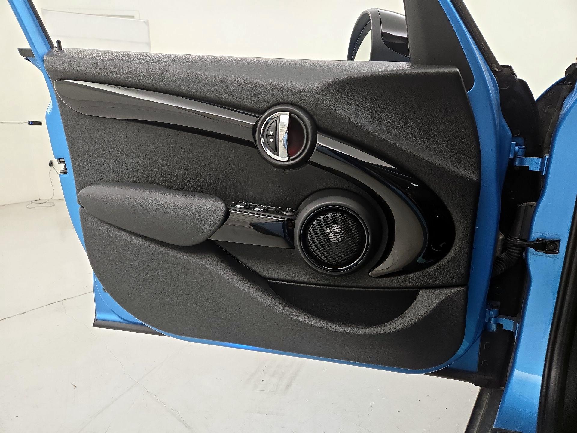 Thumbnail: 2017 MINI Cooper Hardtop - 12