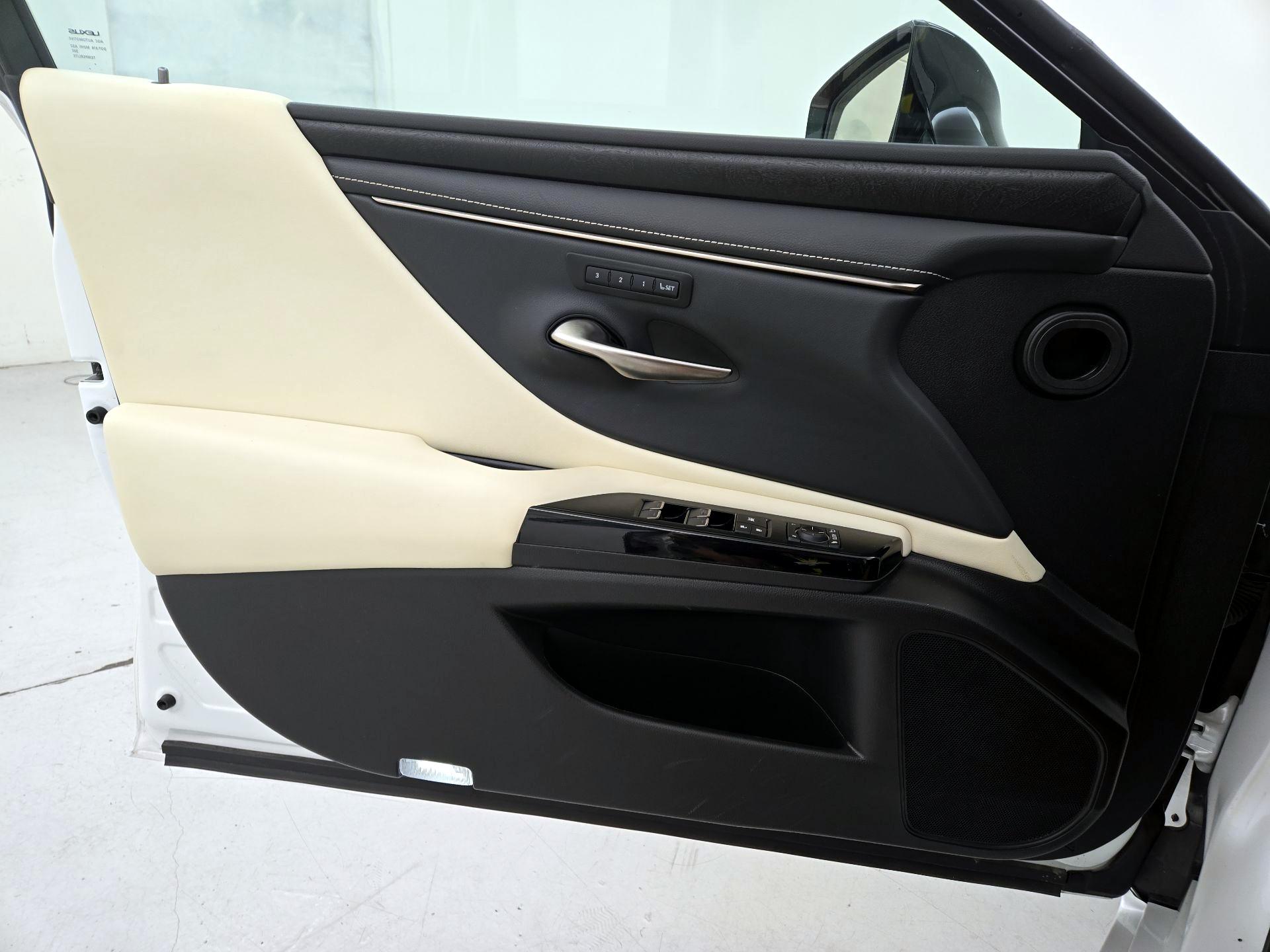 Thumbnail: 2022 Lexus ES - 12