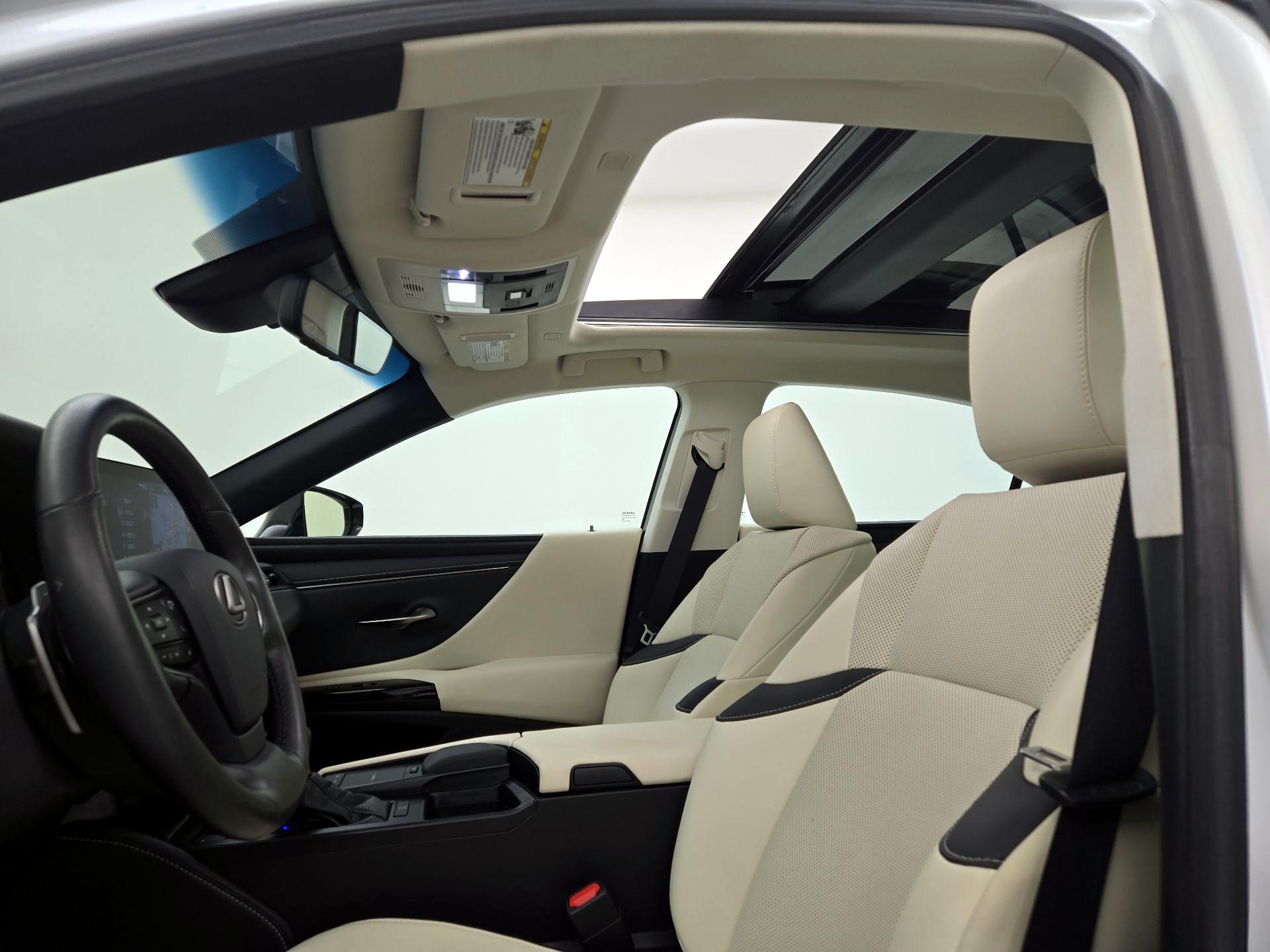 Thumbnail: 2022 Lexus ES - 20