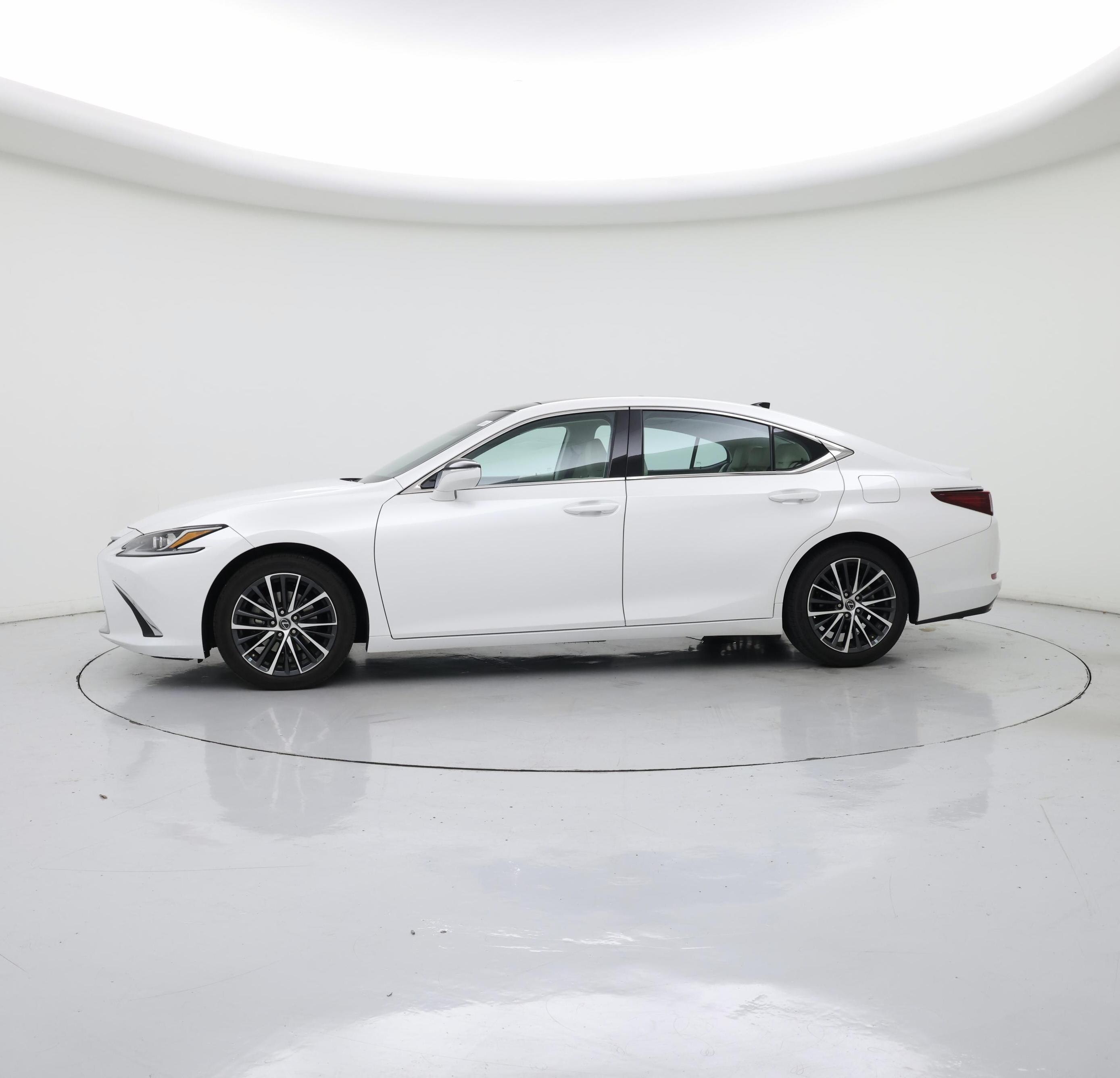 Thumbnail: 2022 Lexus ES - 3