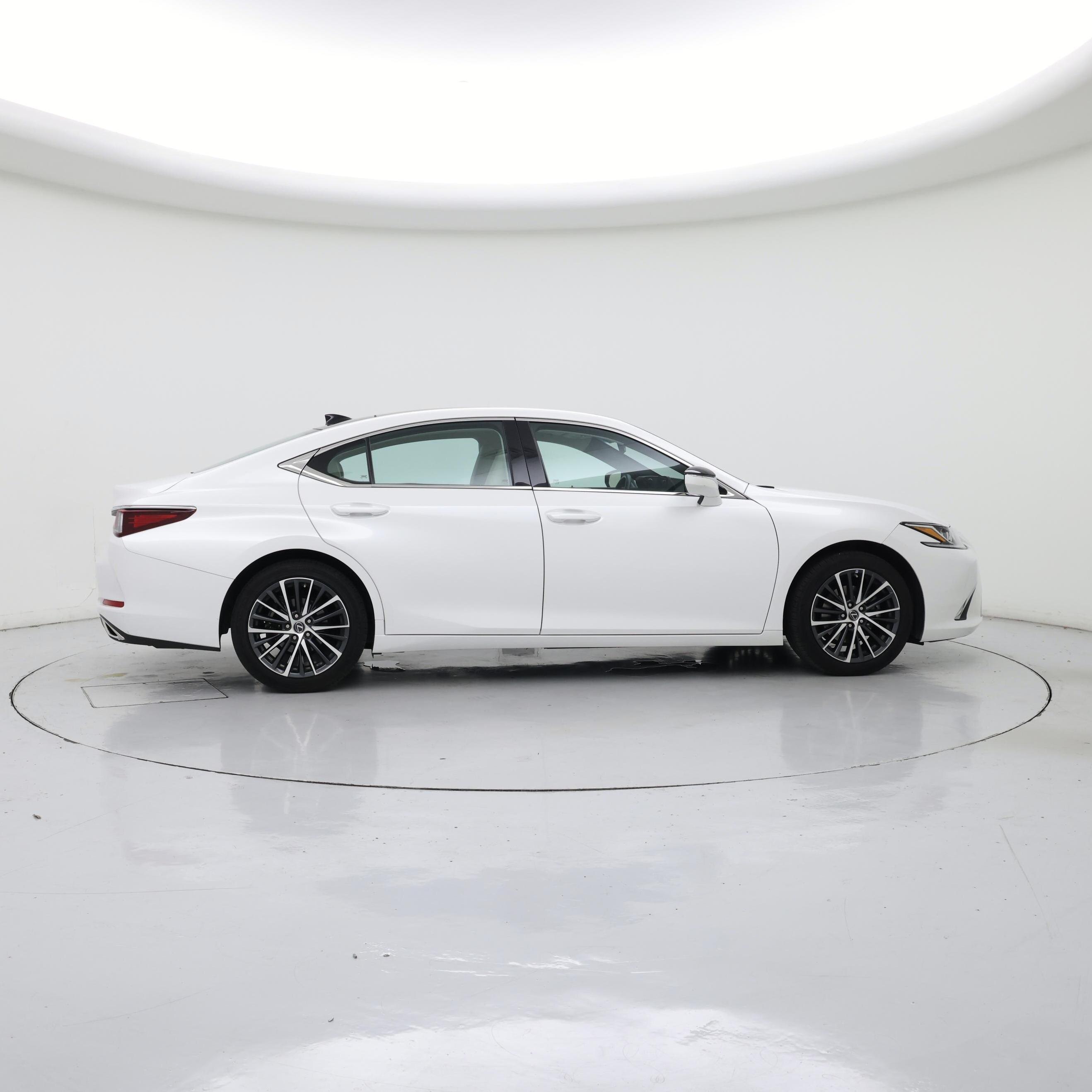 Thumbnail: 2022 Lexus ES - 7