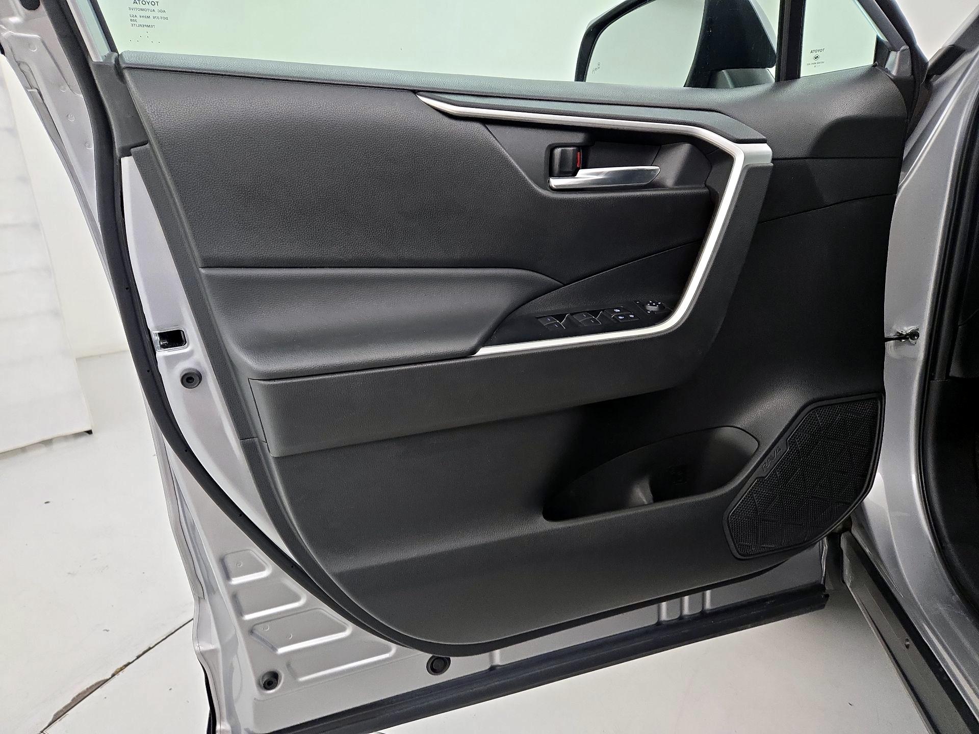 Thumbnail: 2022 Toyota RAV4 - 12
