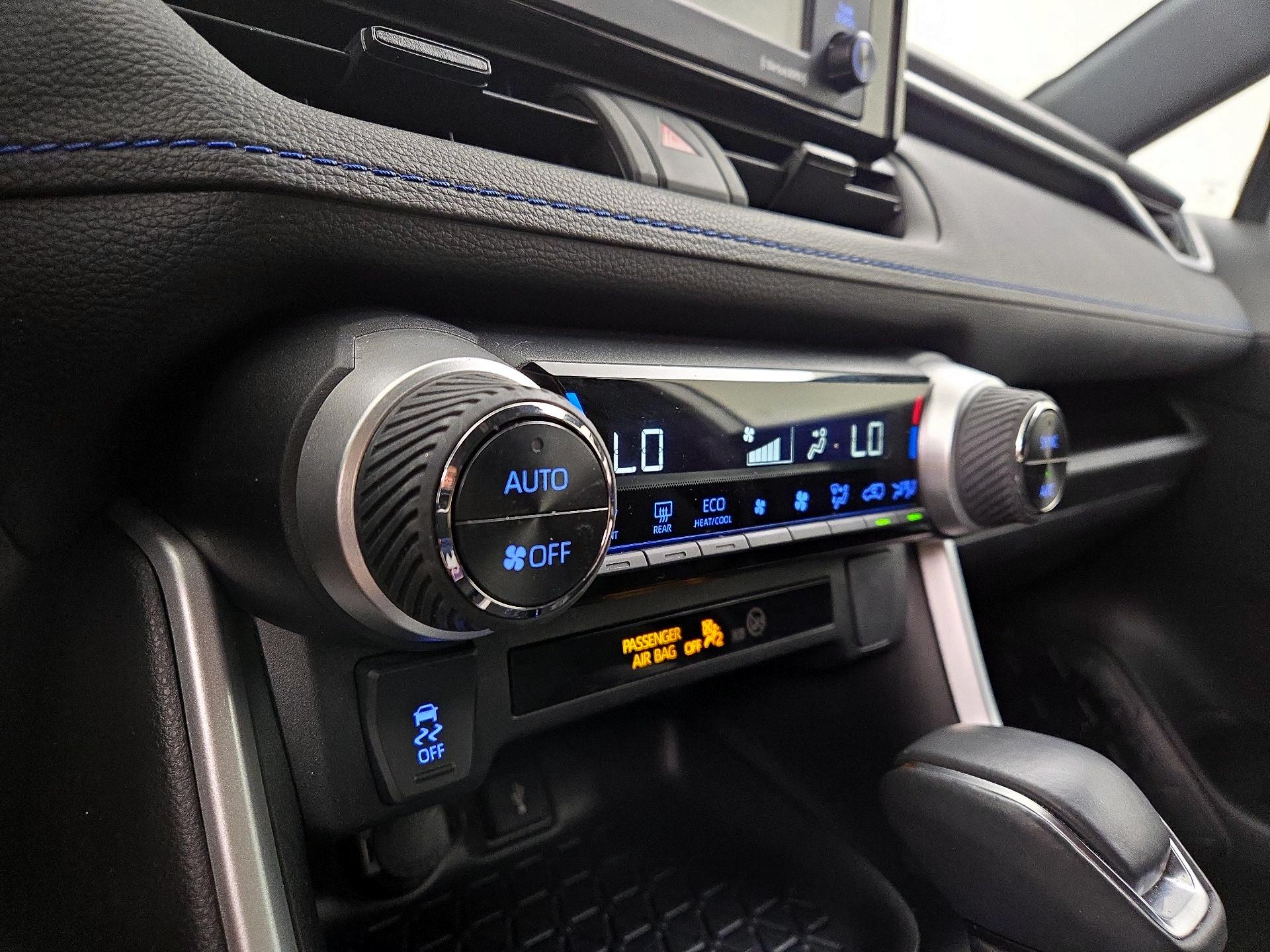 Thumbnail: 2022 Toyota RAV4 - 16