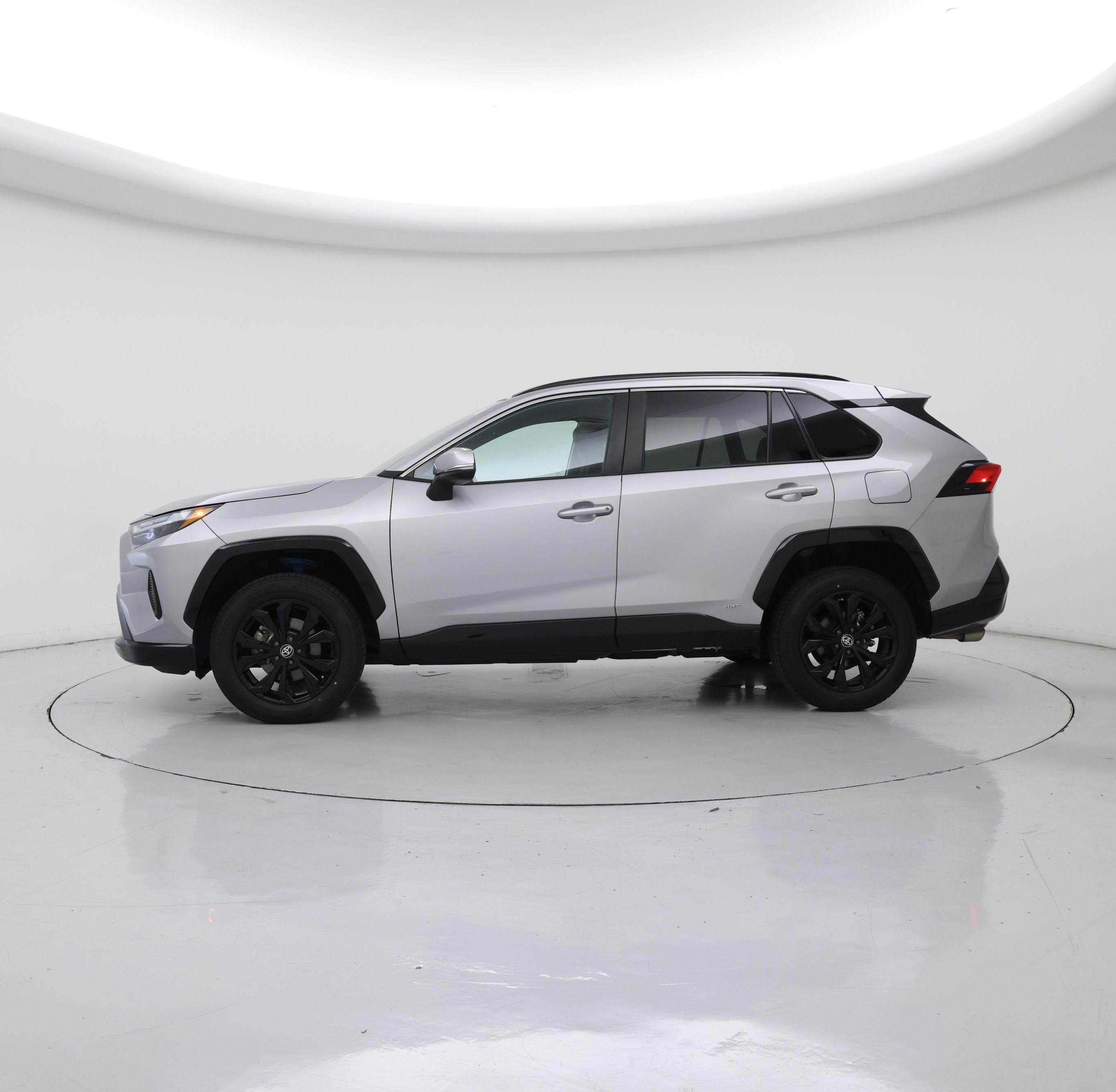 Thumbnail: 2022 Toyota RAV4 - 3