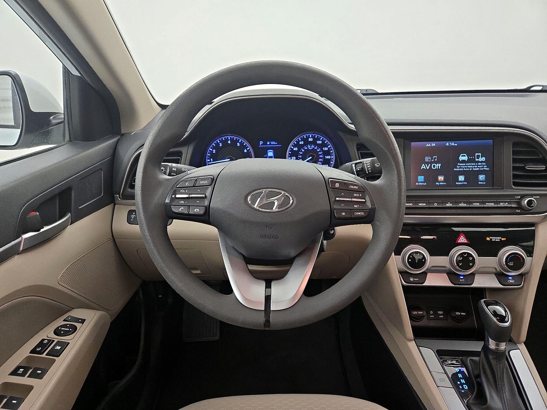 Thumbnail: 2019 Hyundai Elantra - 10