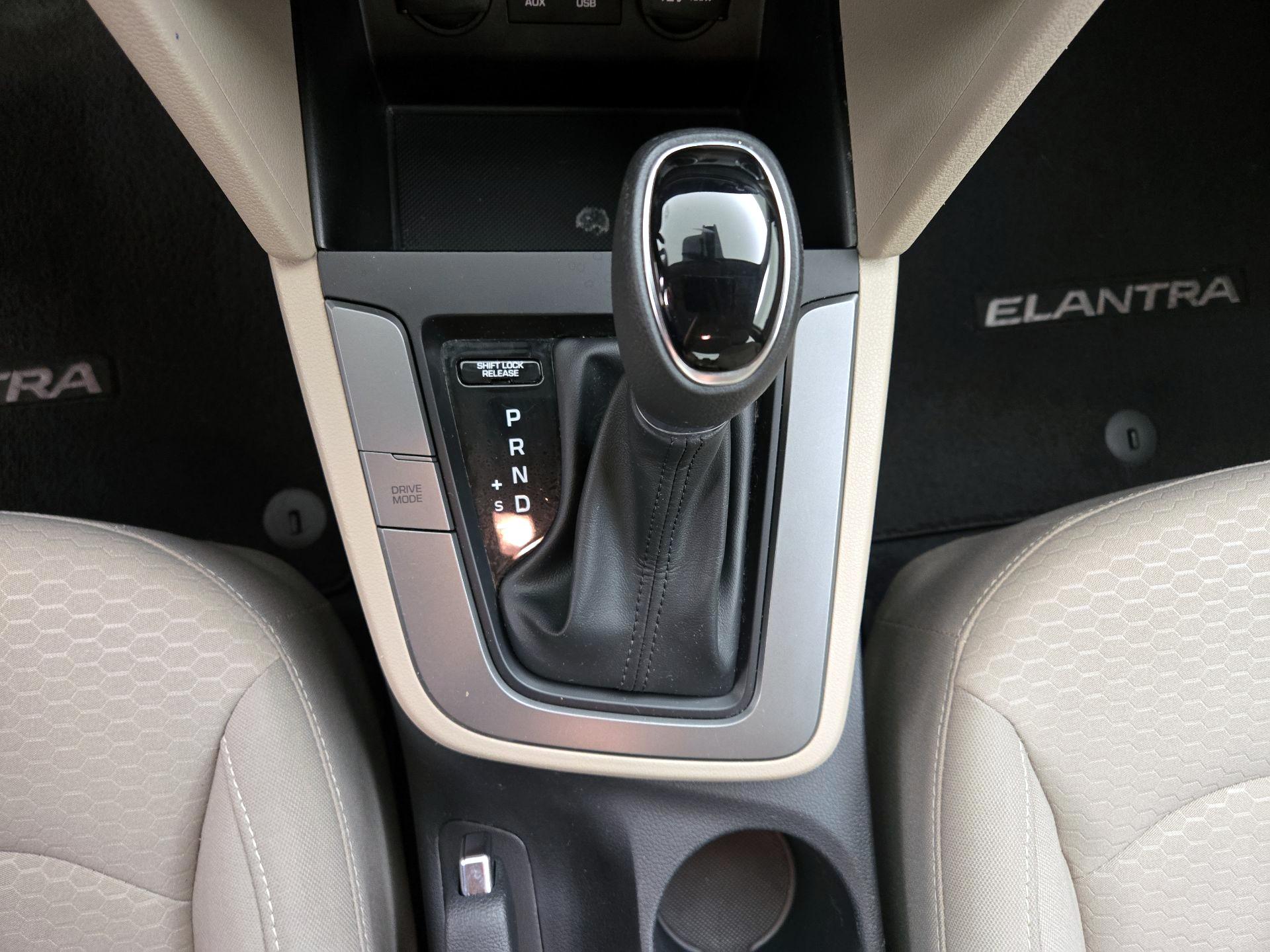 Thumbnail: 2019 Hyundai Elantra - 17