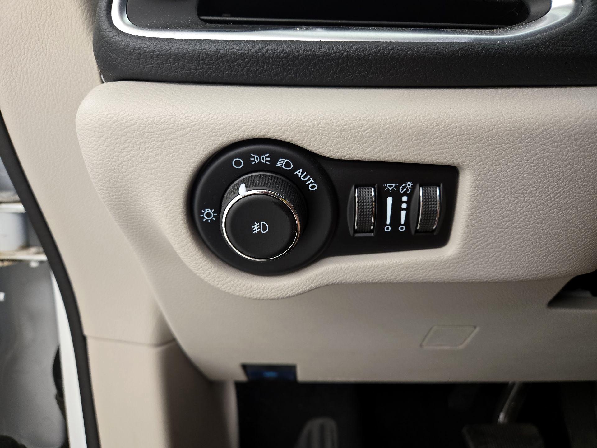 Thumbnail: 2022 Chrysler Pacifica - 13