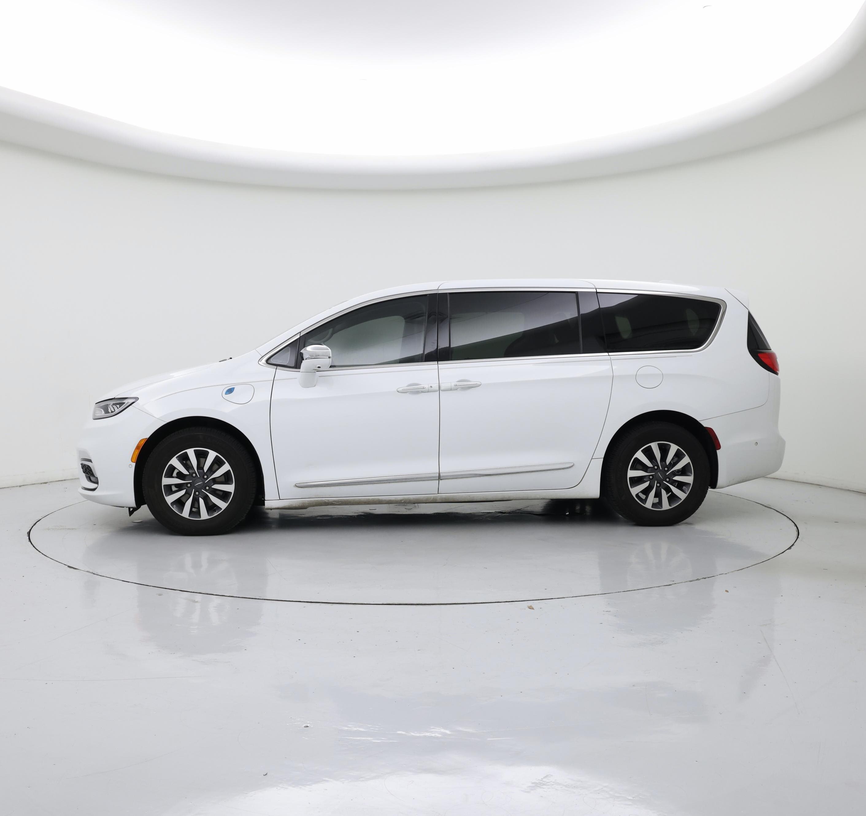 Thumbnail: 2022 Chrysler Pacifica - 3