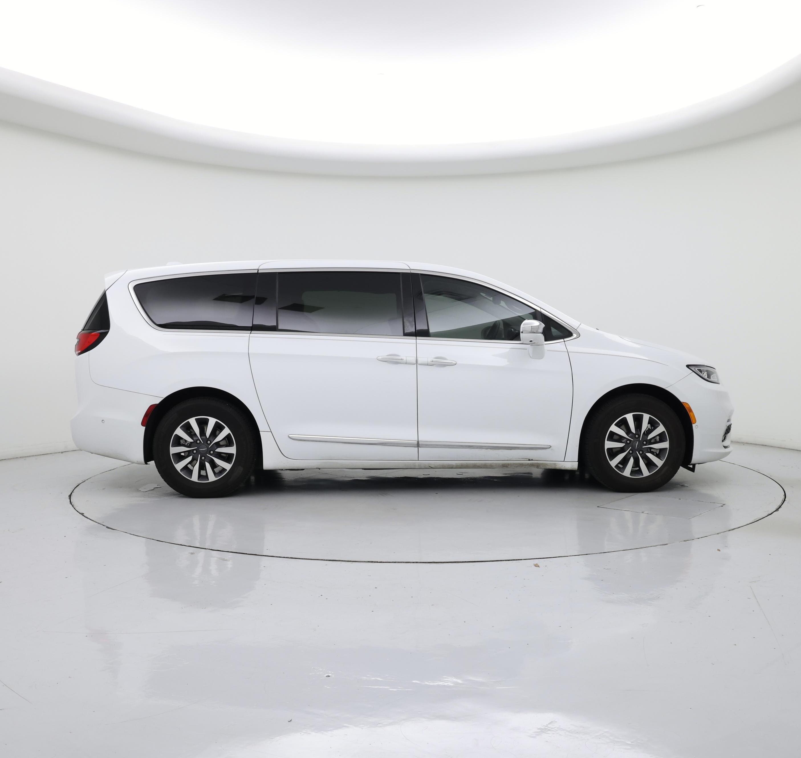 Thumbnail: 2022 Chrysler Pacifica - 7
