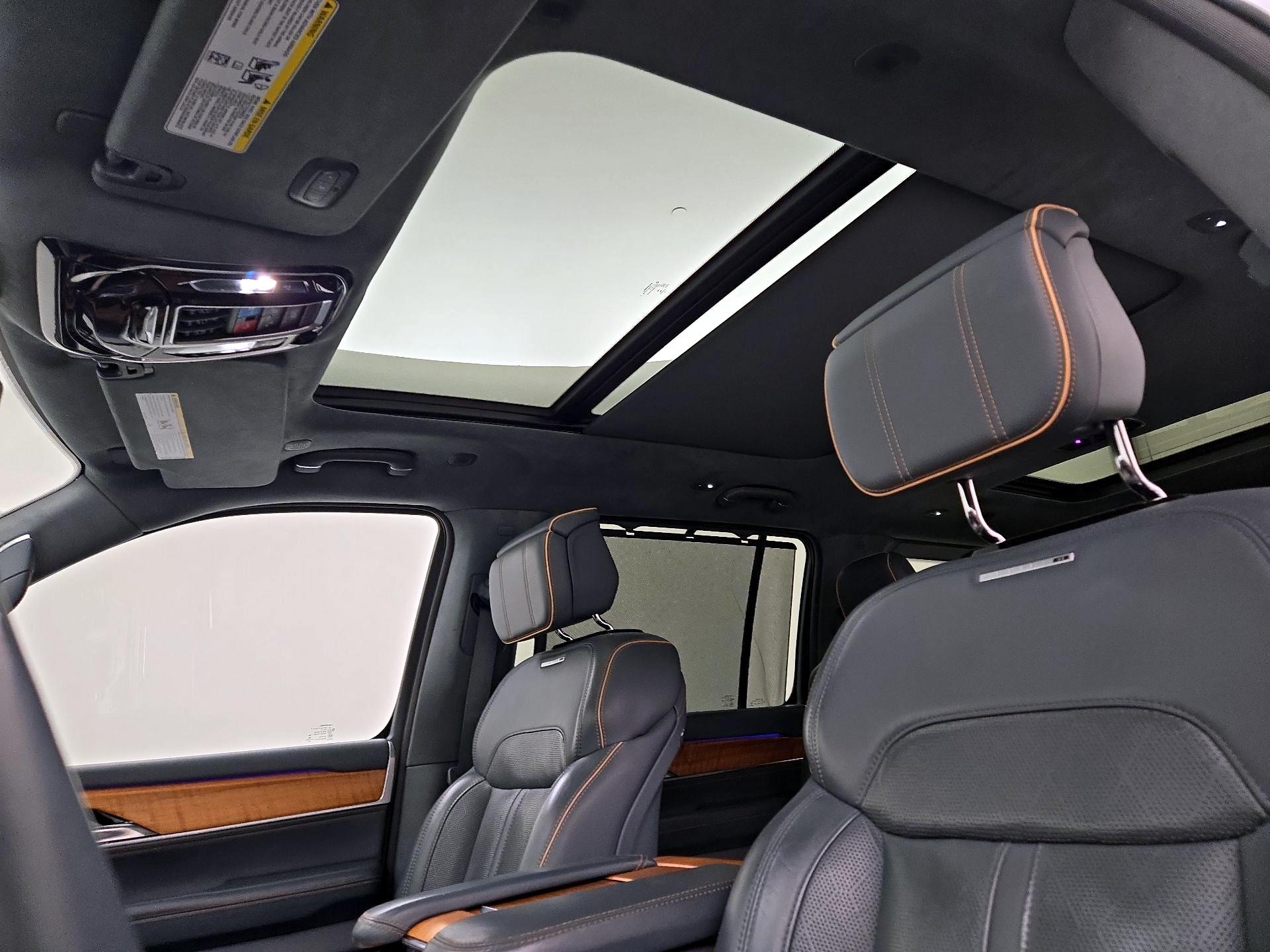 Thumbnail: 2022 Jeep Grand Wagoneer - 20
