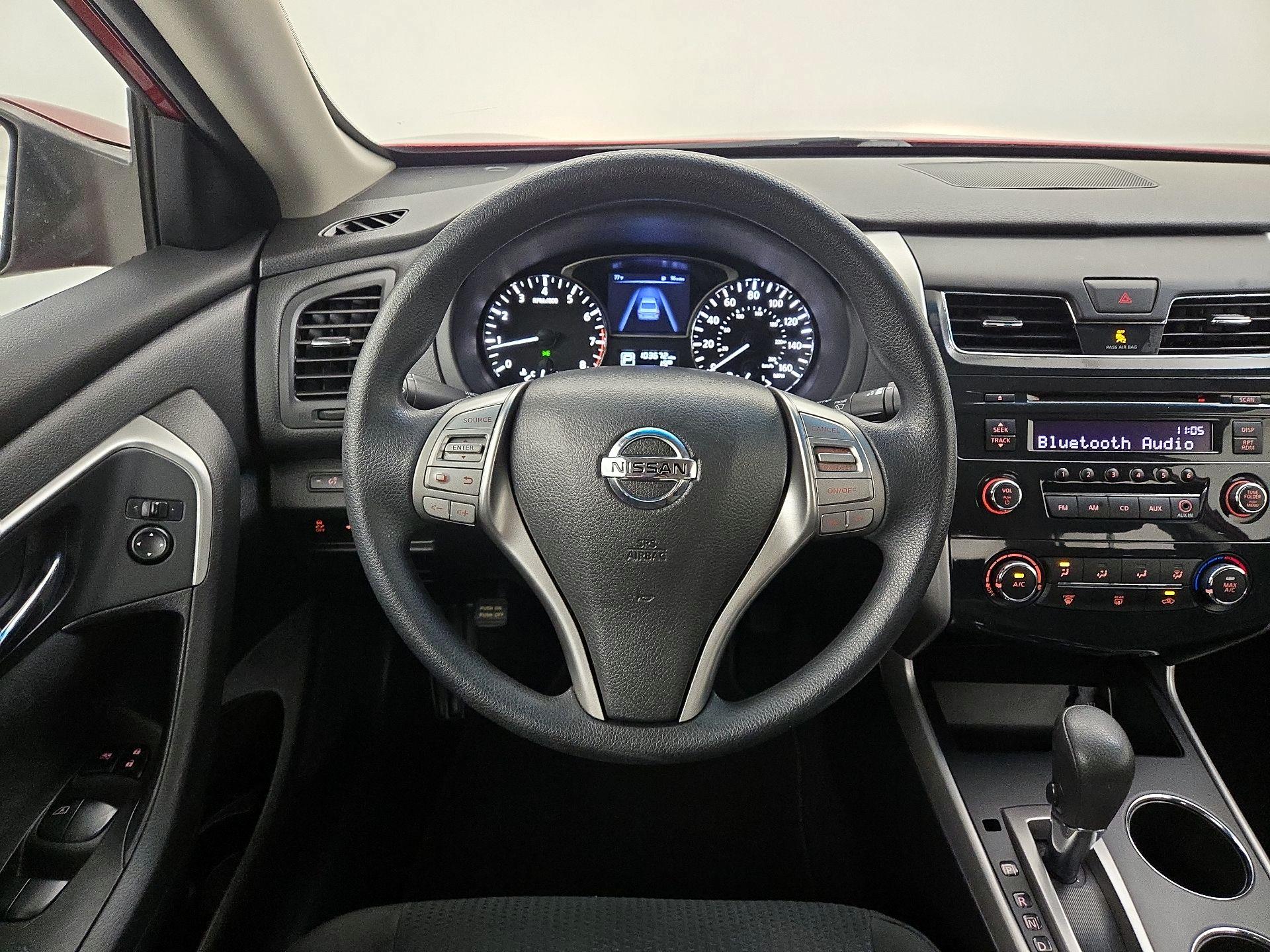 Thumbnail: 2015 Nissan Altima - 10