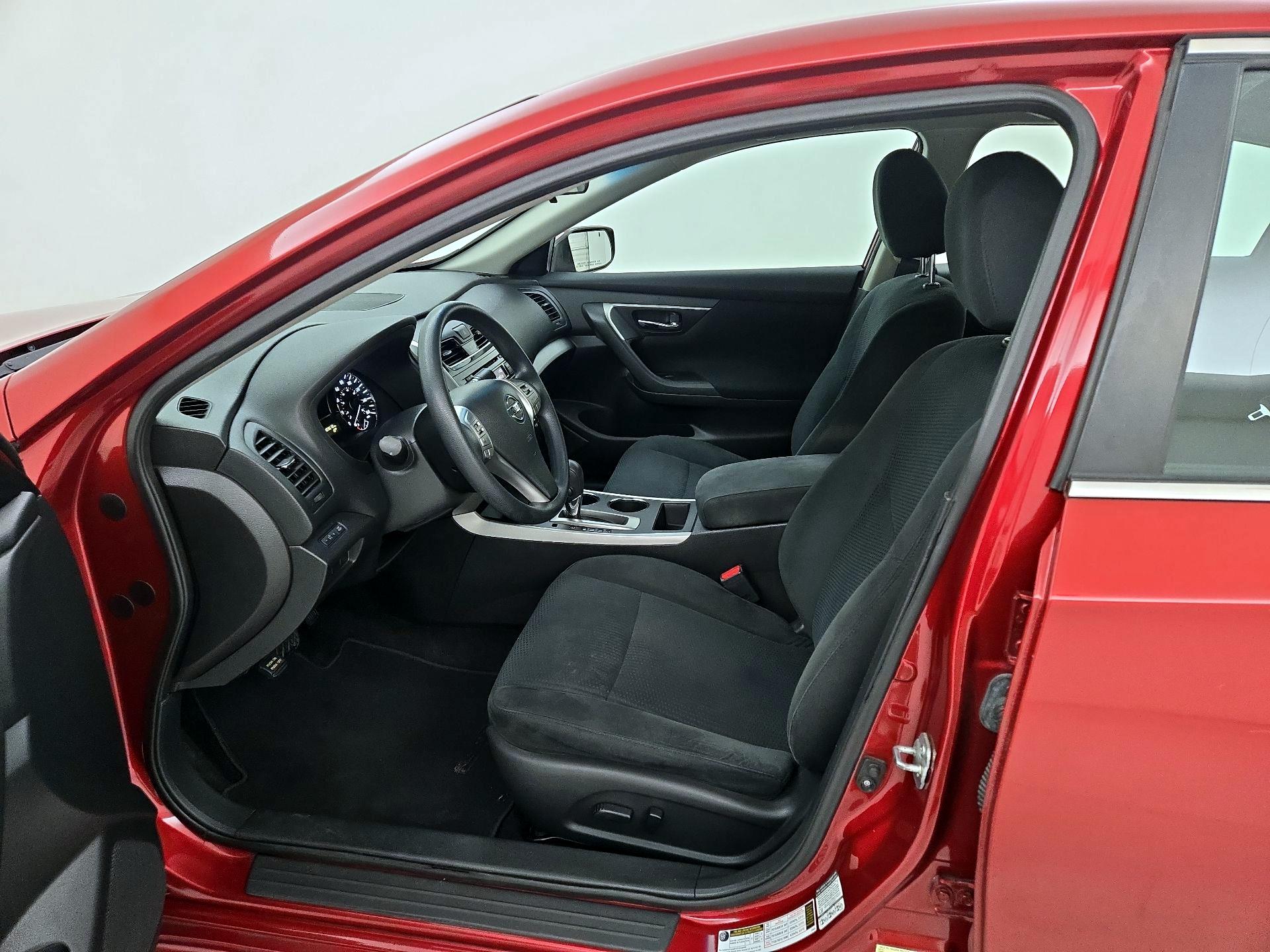 Thumbnail: 2015 Nissan Altima - 11