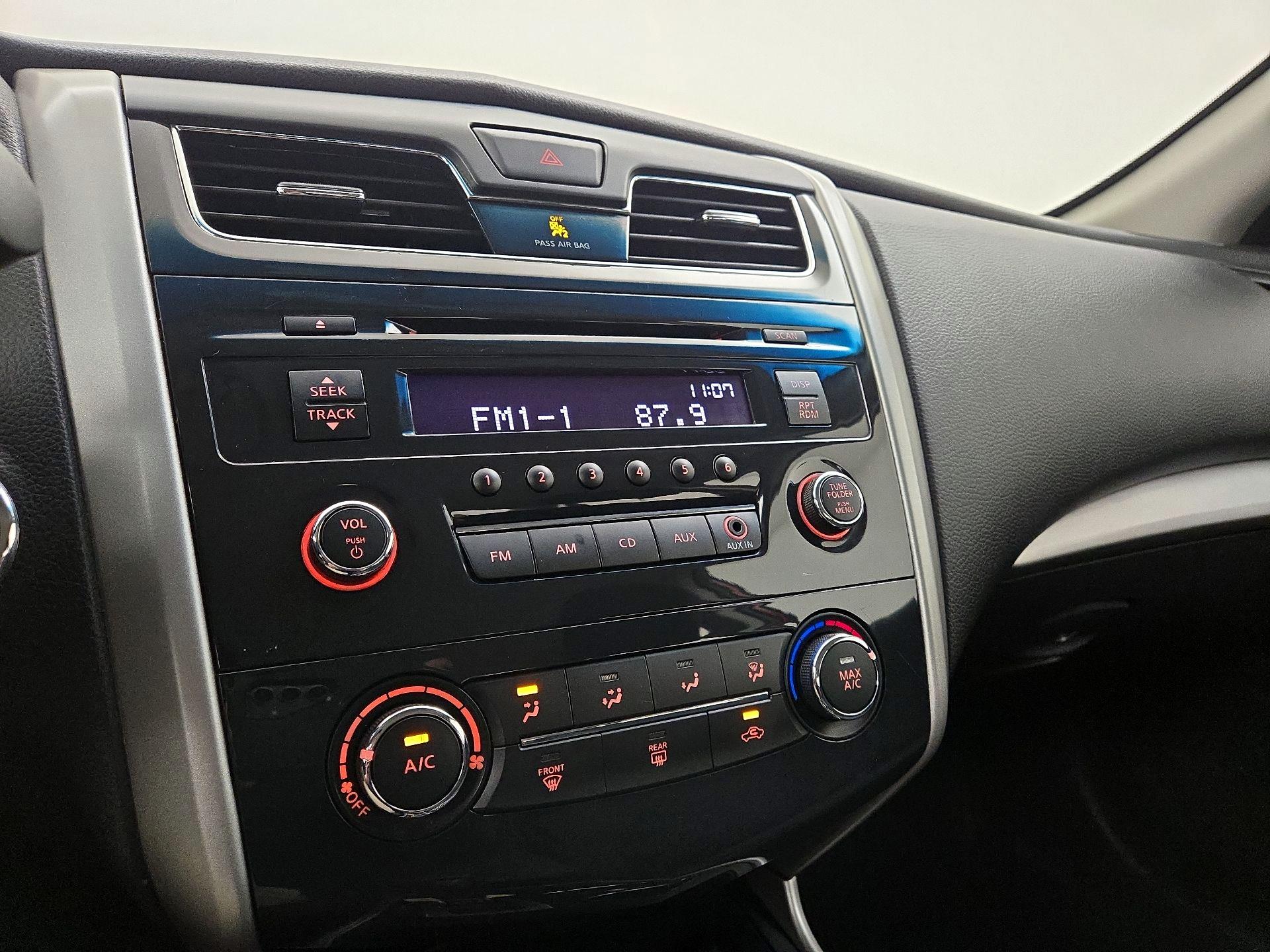 Thumbnail: 2015 Nissan Altima - 14