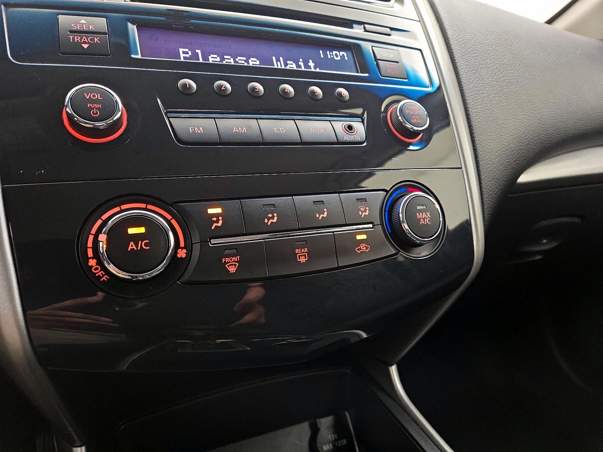 Thumbnail: 2015 Nissan Altima - 15